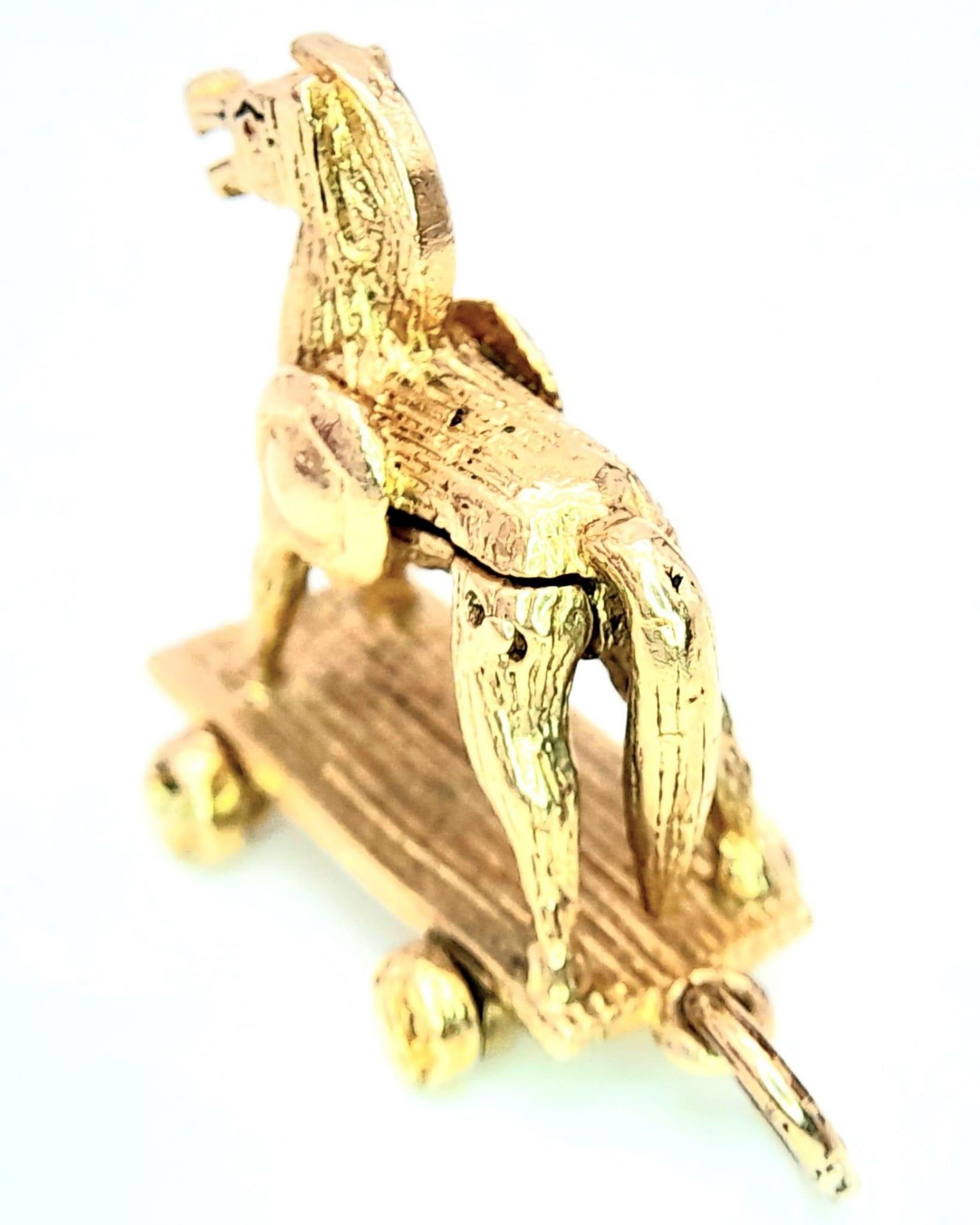 A 9K Yellow Gold Hobby Horse Charm. Opens to reveal soldiers. 2.4cm x 2.3cm, 5.8g total weight. Ref: - Image 2 of 6