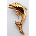 A VINTAGE 9K YELLOW GOLD DOLPHIN BROOCH, WEIGHT 2.3G