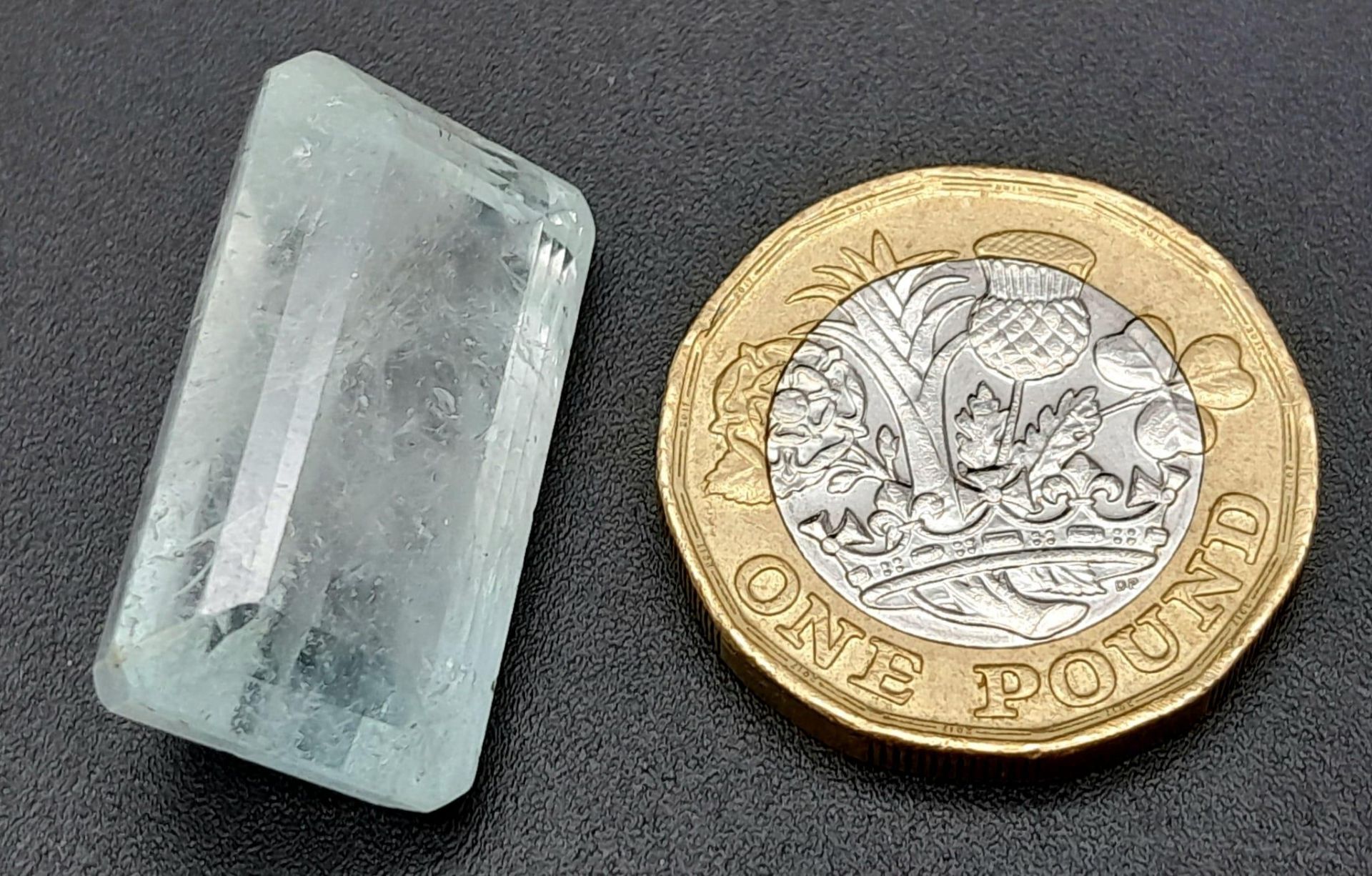 A 31.53ct Madagascar Natural Mines Aquamarine, with the Octagon cut. Comes with the AIG Certificate. - Bild 3 aus 4