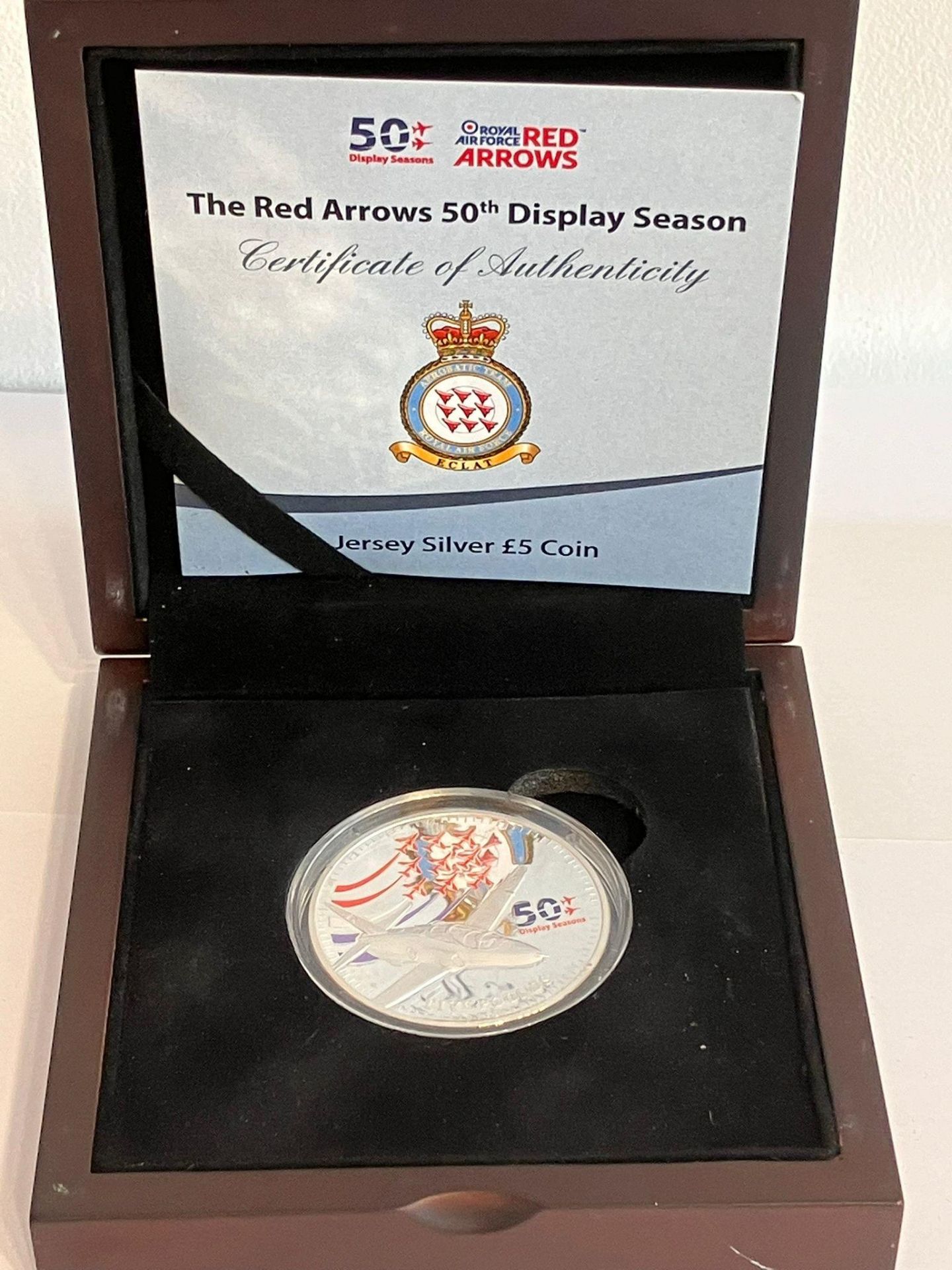 SILVER PROOF FIVE POUND COIN Minted in 2014 to celebrate 50 years of the RAF RED ARROWS TEAM. - Bild 3 aus 5