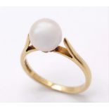 An 18K Yellow Gold Pearl Solitaire Ring. Size M. 3g.