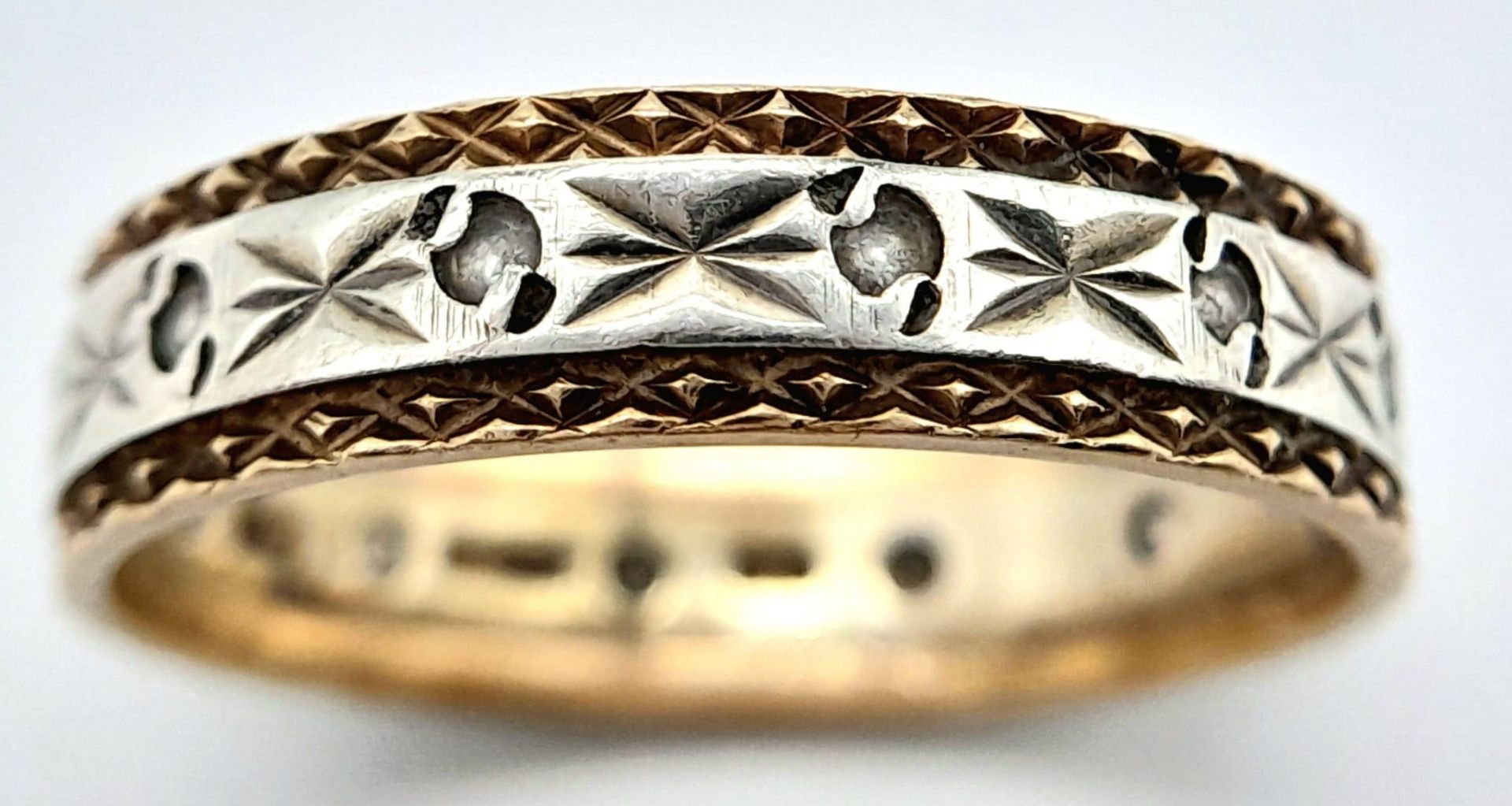 A Vintage 9K Yellow and White Gold Diamond Eternity Ring. Size P. 2.7g weight. - Bild 2 aus 11