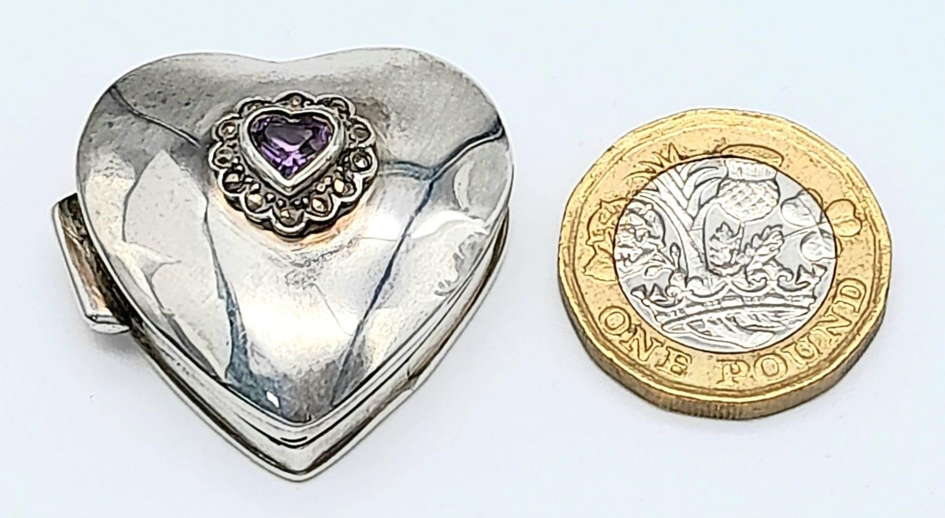 A Vintage Sterling Silver Heart Shaped Pill Box with Amethyst Decoration. Hallmarks at rear. 3.5 x - Image 5 of 5