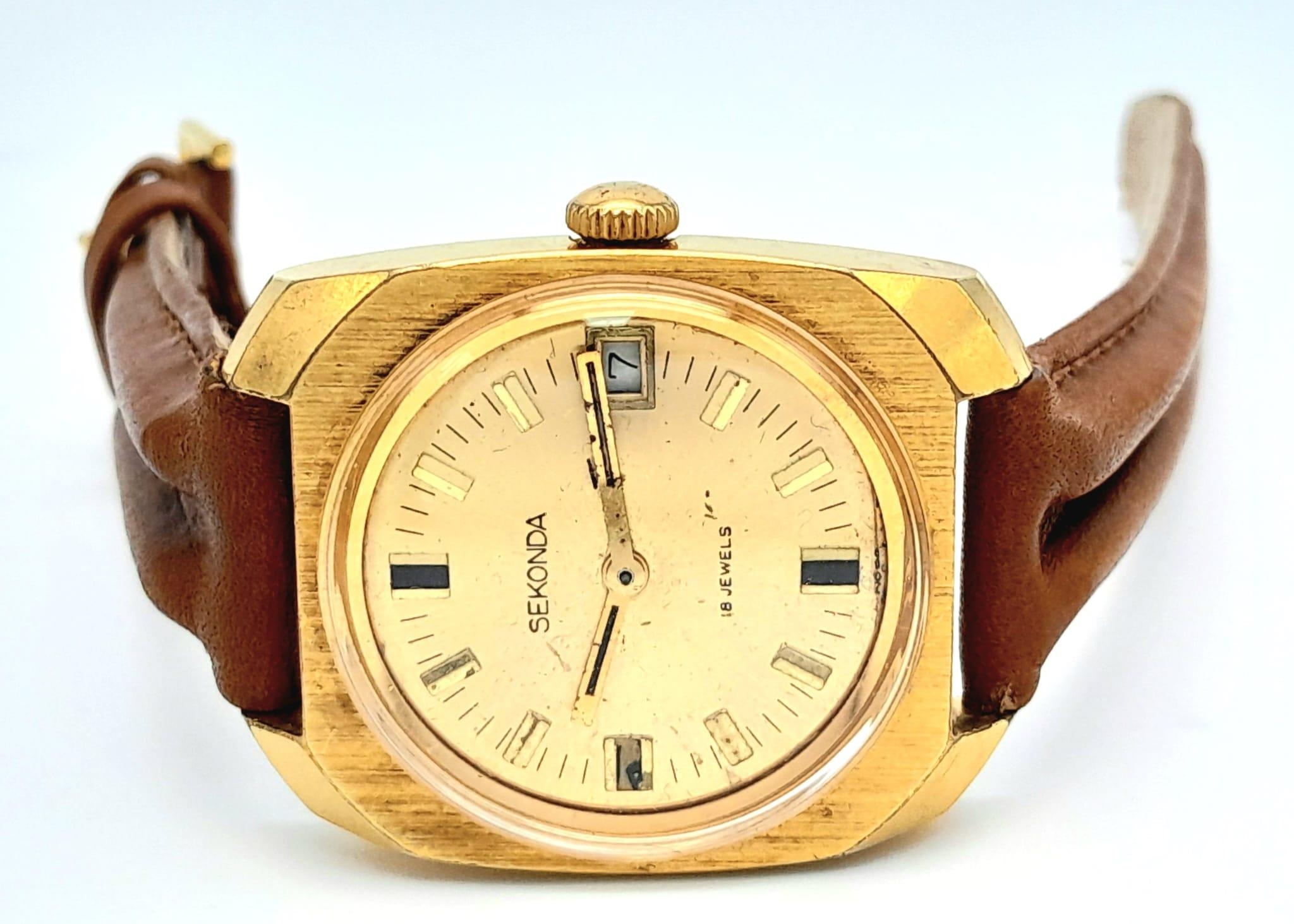 A Vintage Sekonda 18 Jewels Mechanical Gents Watch. Brown leather strap. Gilded stainless steel case