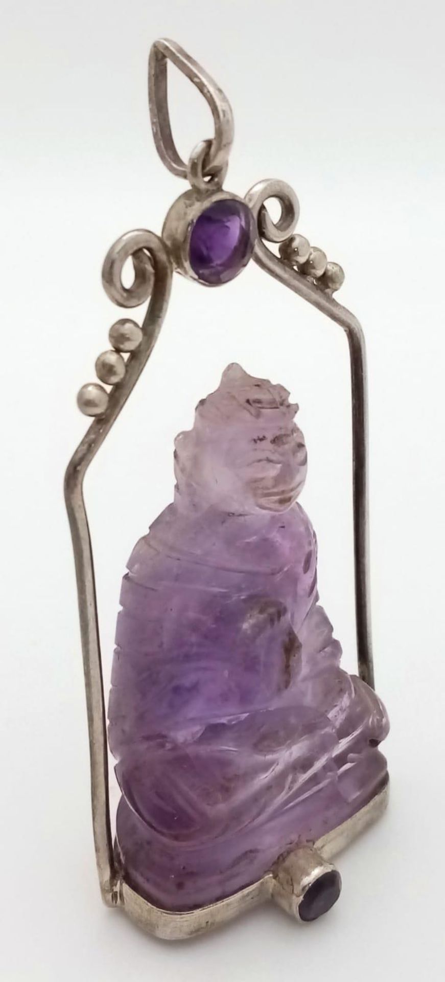 A Unique Vintage Amethyst Silver Mounted Buddha/Deity Pendant. The Carved Buddha measures 4.5cm Long - Image 2 of 3