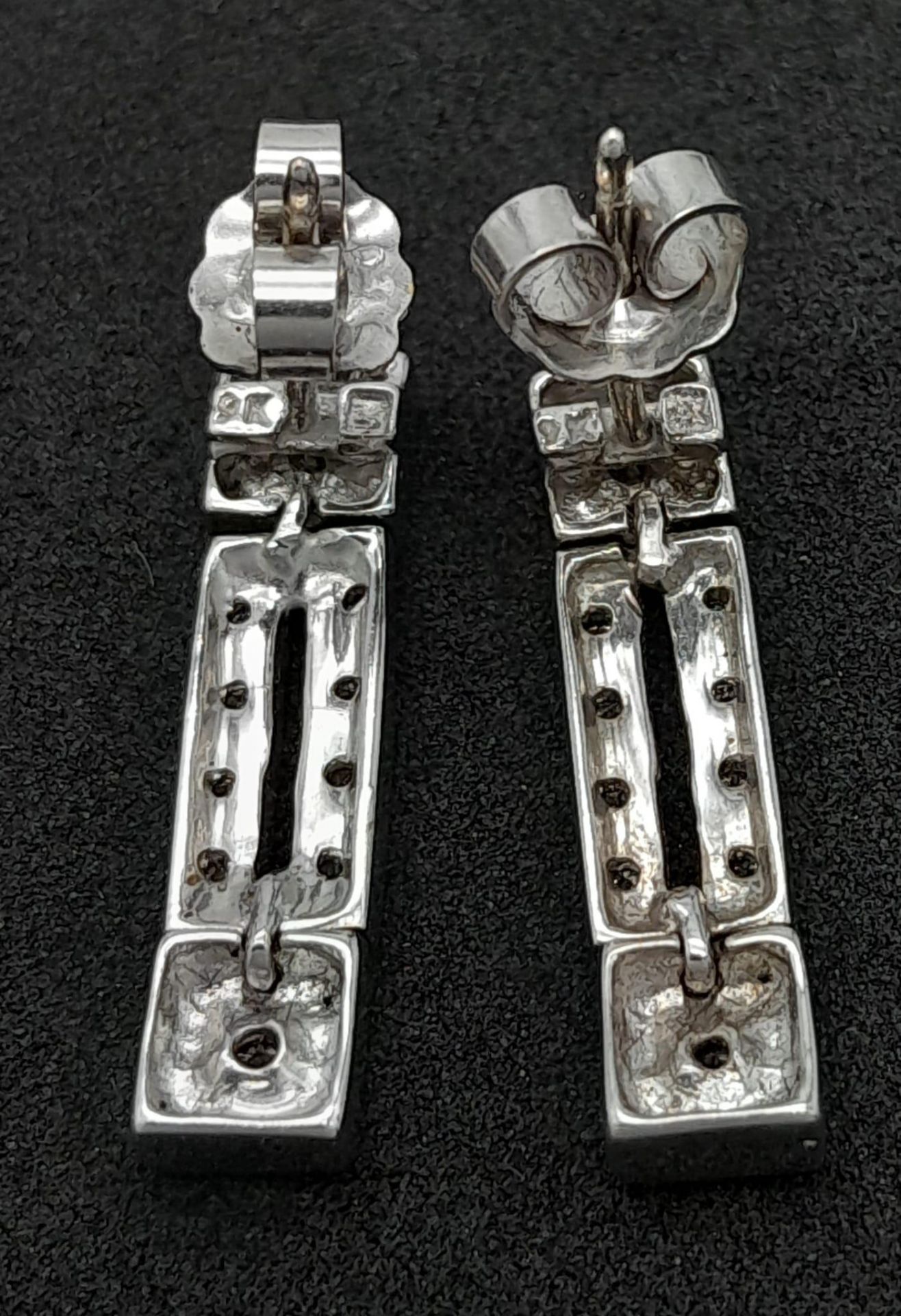 A pair of 10K White Gold Diamond Long Studs earrings, 0.12ct diamond weight, 4.1g total weight - Bild 2 aus 5