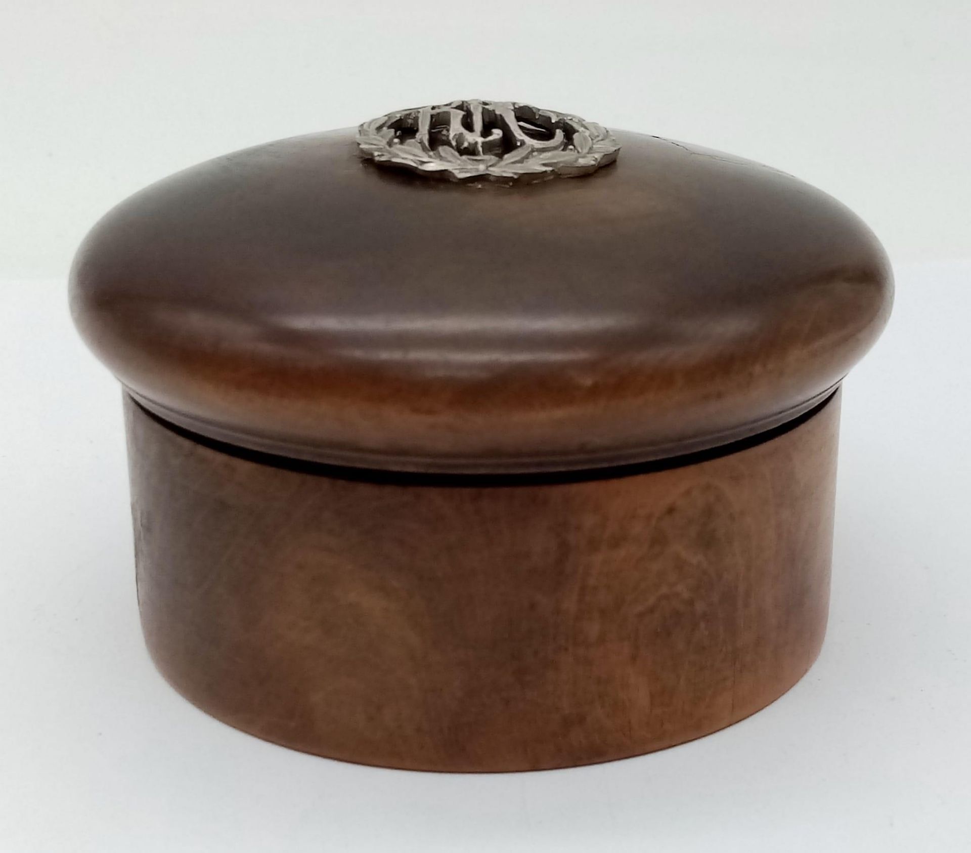 WW1 British Screw Lidded Wooden Pot with Silver Royal Flying Corps Badge. - Bild 2 aus 5