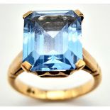 A VINTAGE BLUE STONE DRESS RING . 5gms size K