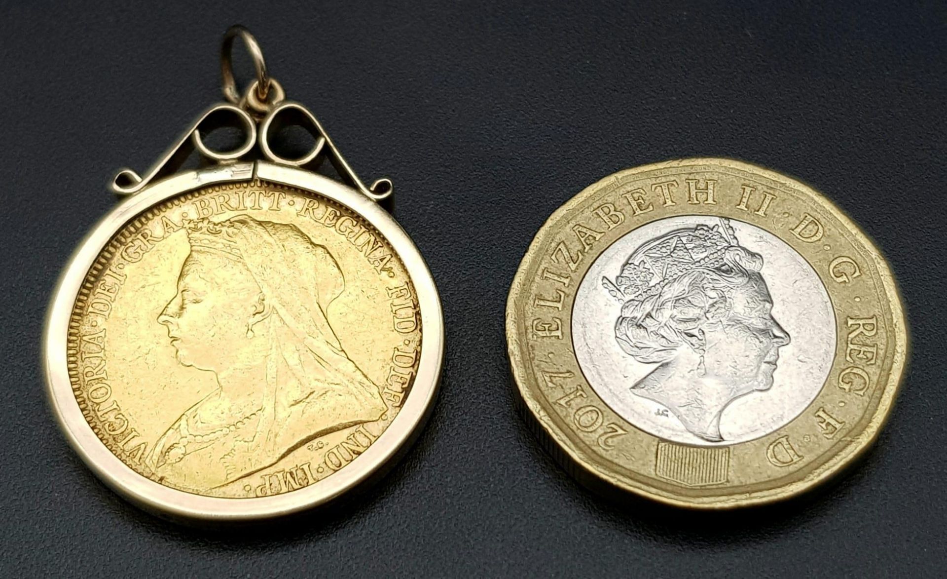 An 1896 Queen Victoria 22K Gold Full Sovereign in a 9K Gold Casing. 9.47g total weight. - Image 3 of 3