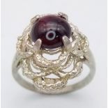 A silver woven mounted Garnet ring. Total weight 5.7G. Size P.