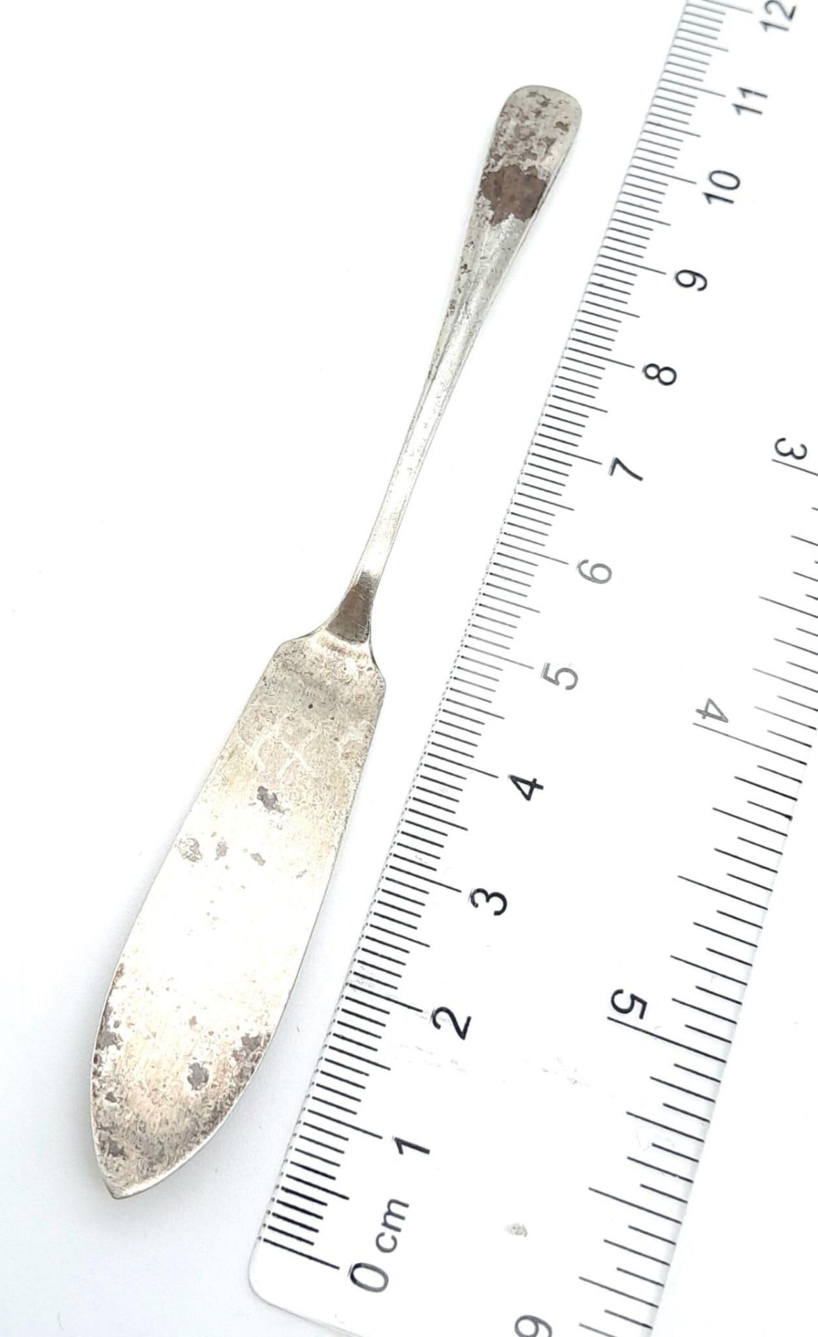 A vintage sterling silver butter knife with full Sheffield hallmarks, 1939. Total weight 8.8G. Total - Image 4 of 5