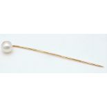 An 18K Yellow Gold and Solitary Pearl Stick Pin. 5cm. 0.7g