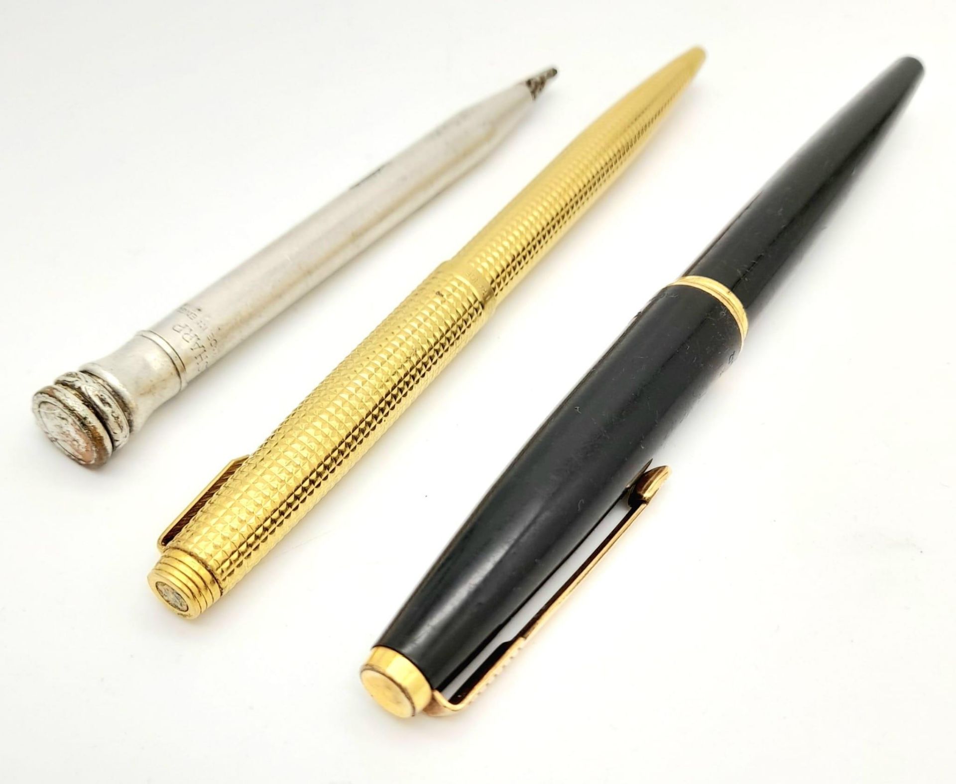 A PARKER FOUNTAIN PEN WITH GOLD NIB PLUS 2 OTHER PENS , - Image 4 of 7