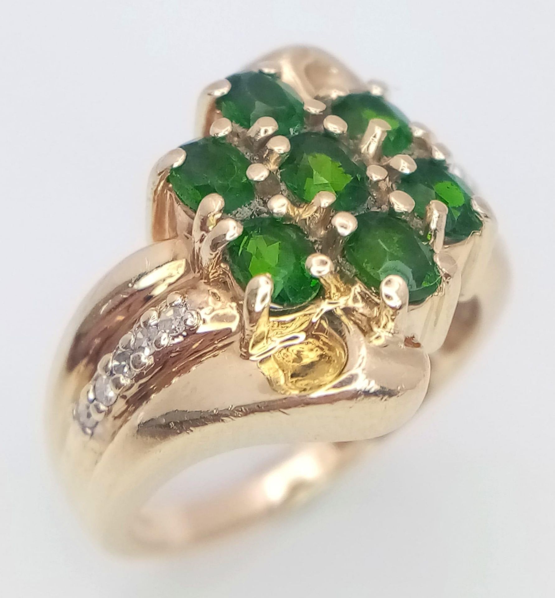 A 14K Yellow Gold, Diamond and Green Stone Ring. Size M, 6.5g total weight. Ref: SC 7073 - Image 2 of 11