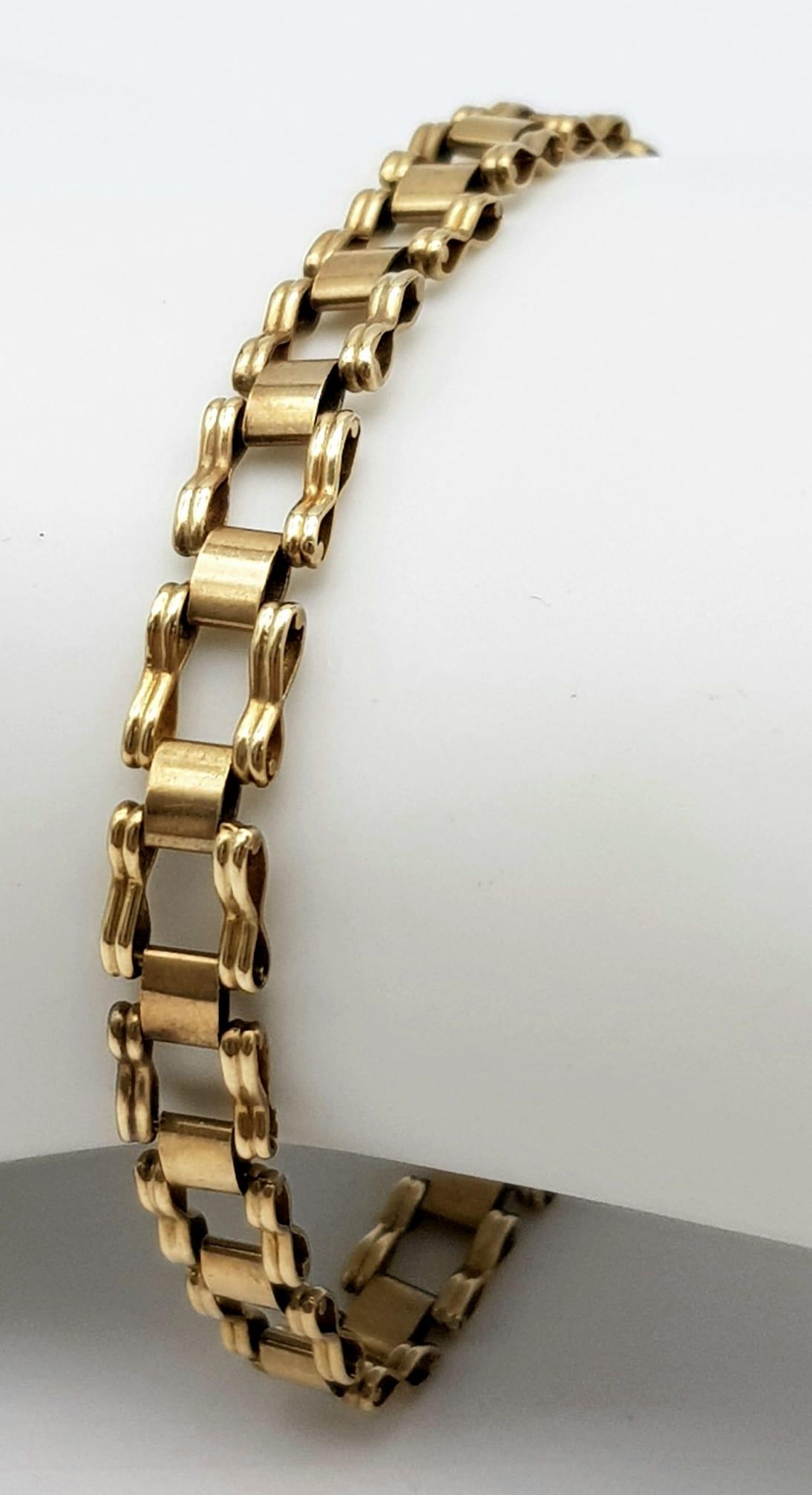 A 16cms SQUARE LINK BRACELET IN 9K GOLD . 5.8gms - Image 2 of 4