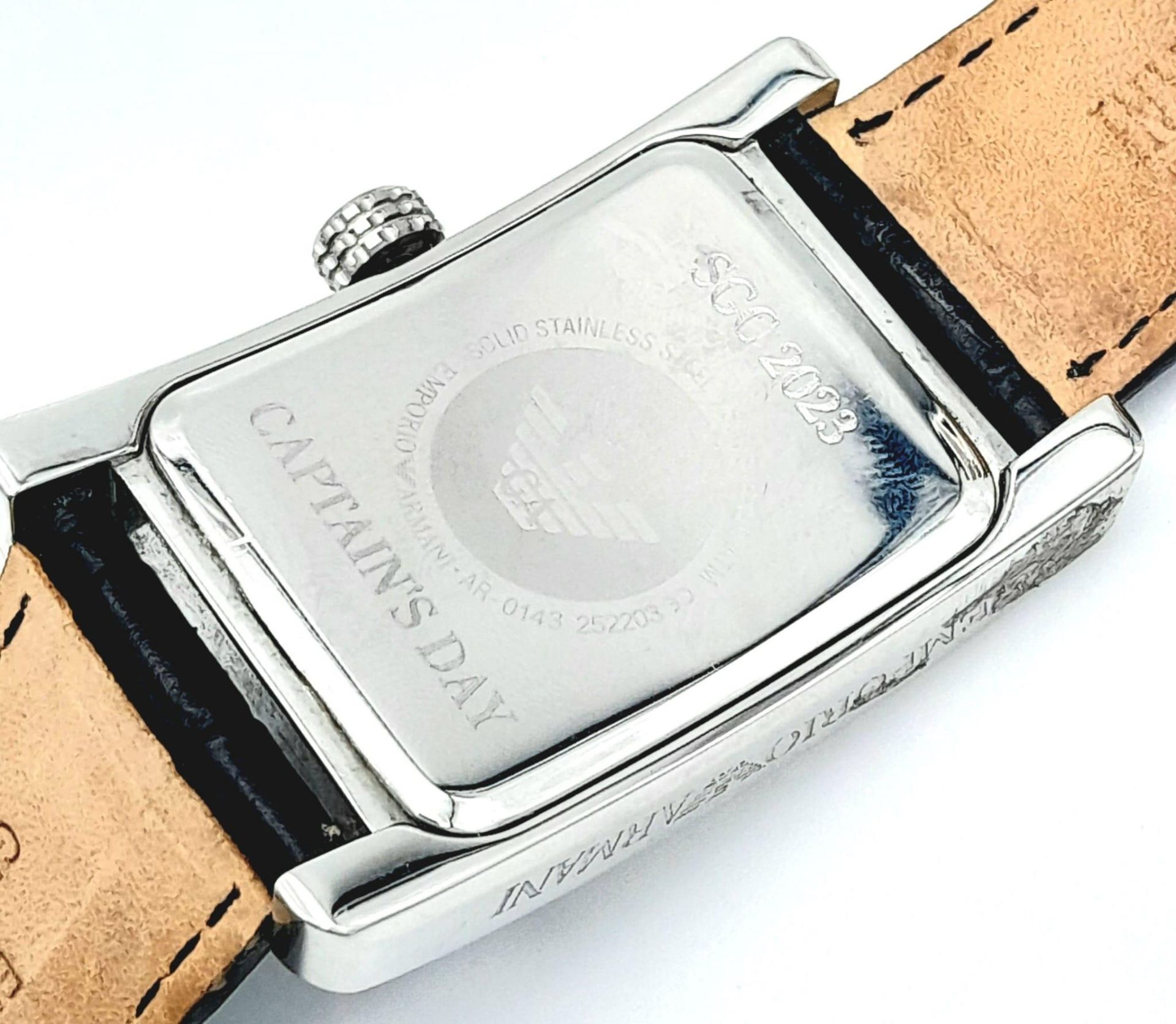An Armani Designer Quartz Gents Watch. Black leather strap. Rectangular case - 31mm. Black dial with - Bild 5 aus 6