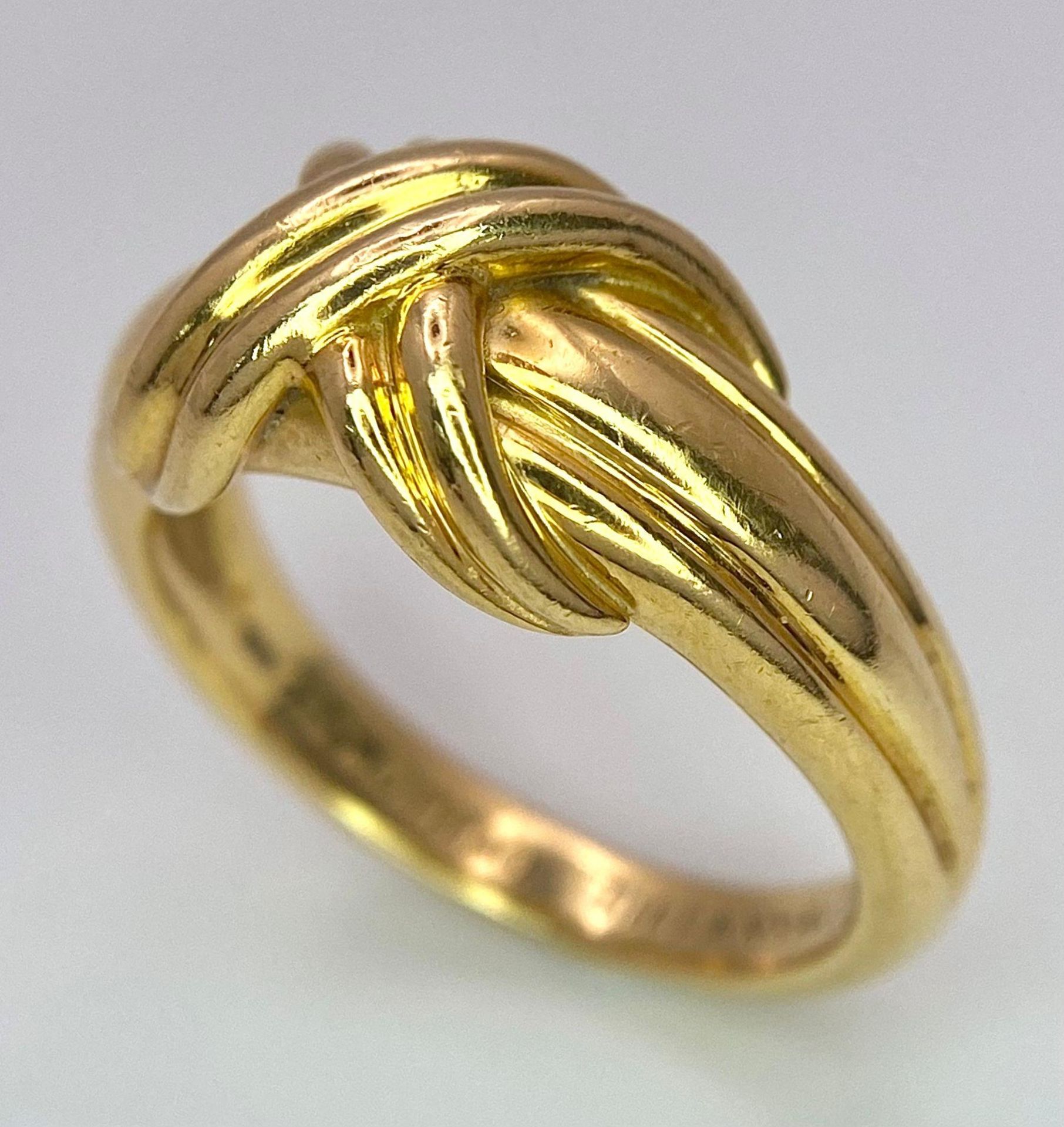 A Beautiful Tiffany and Co. 18K Gold Love Ring. Tiffany and co. markings. Size N. 7.2g weight. - Bild 3 aus 10