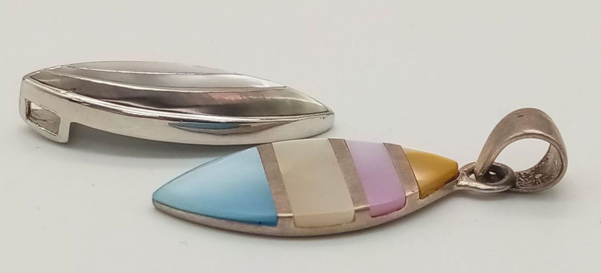 2X VINTAGE STERLING SILVER MOTHER OF PEARL INLAY PENDANTS, WEIGHT 11.3G - Image 5 of 8