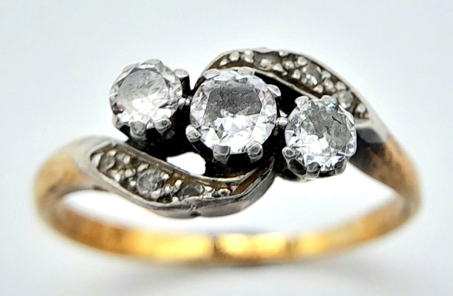 AN ANTIQUE 18K GOLD CROSSOVER STYLE RING WITH A TRILOGY OF DIAMONDS SET IN PLATINUM . 3.6gms size - Image 2 of 7