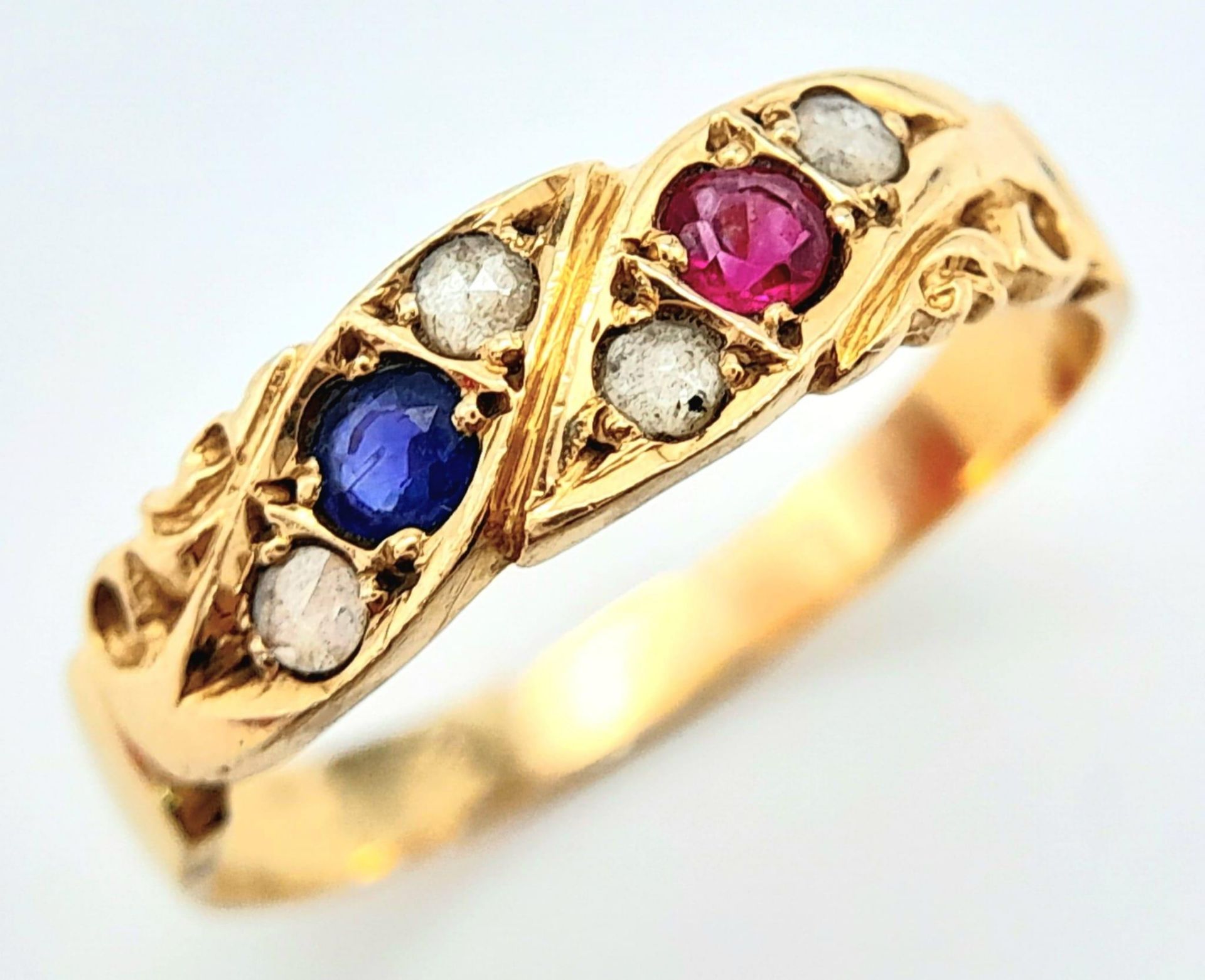 A VINTAGE 14K YELLOW GOLD DIAMOND, RUBY & SAPPHIRE SET RING. 2.1G. SIZE M 1/2. - Bild 5 aus 7