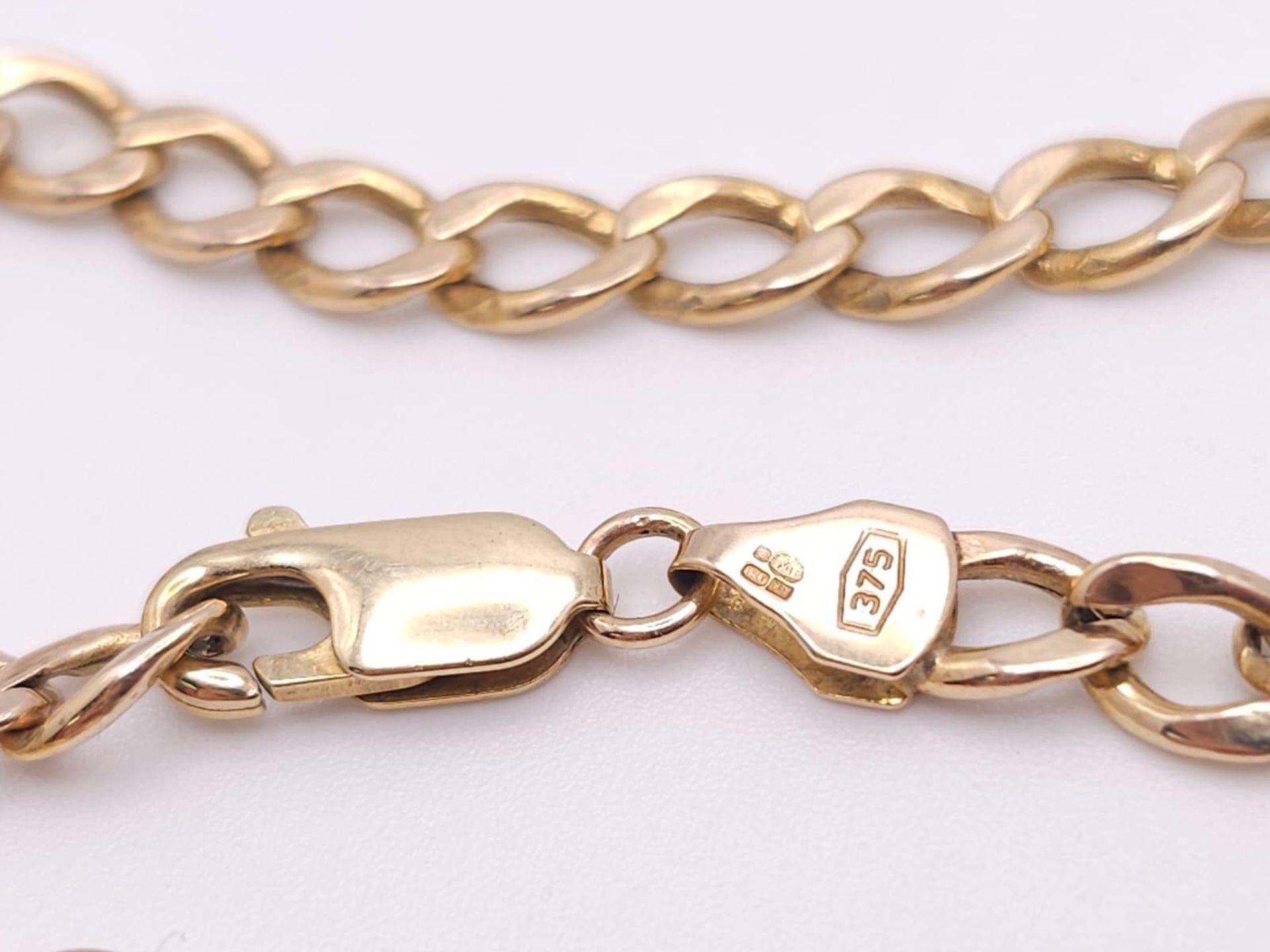 A 9K Yellow Gold Flat Curb Link Chain. 53cm length. 5.5g weight. - Image 4 of 5
