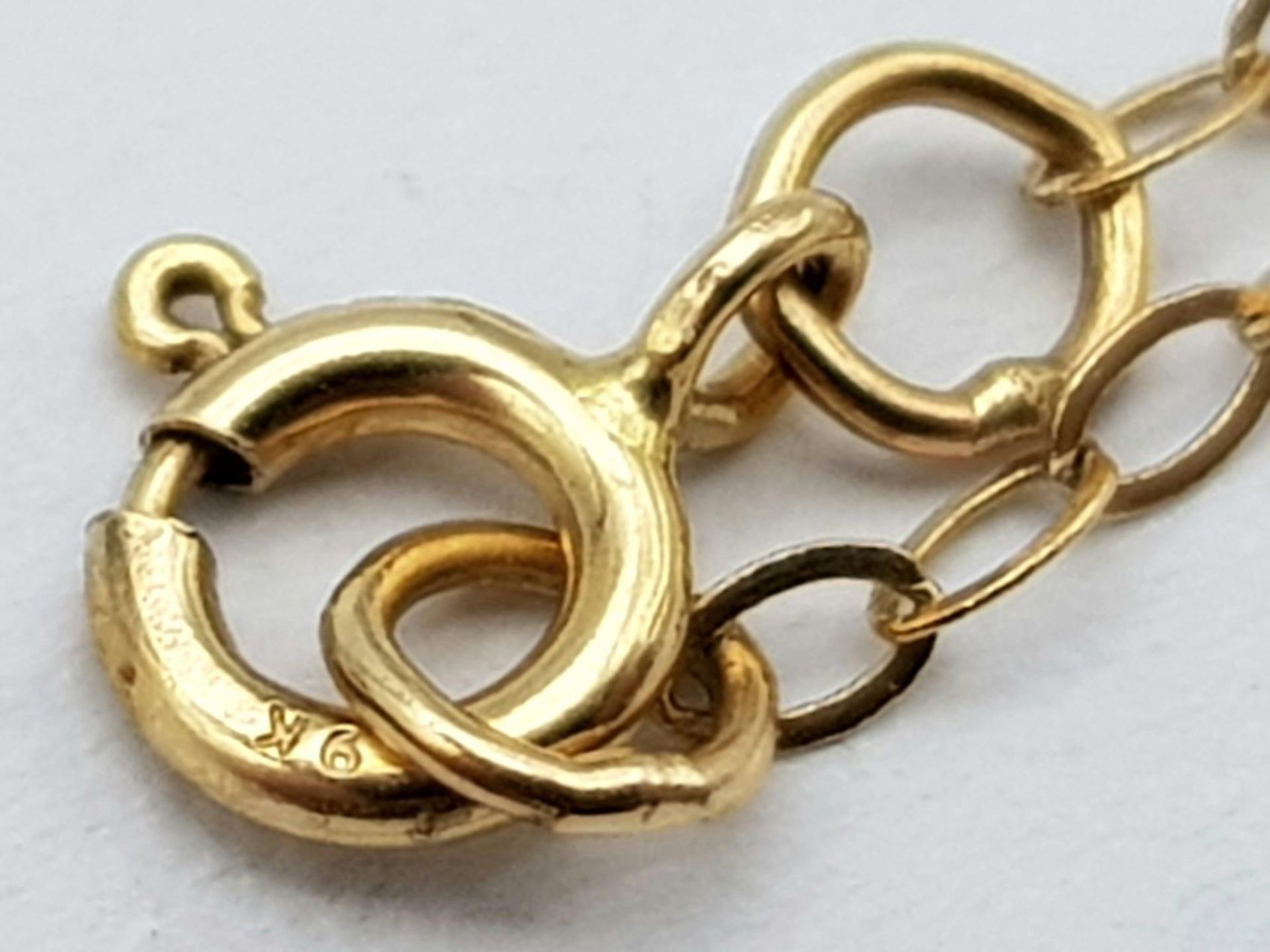 9k yellow gold cross pendant on 16" belcher chain, total weight 0.9g - Bild 5 aus 5