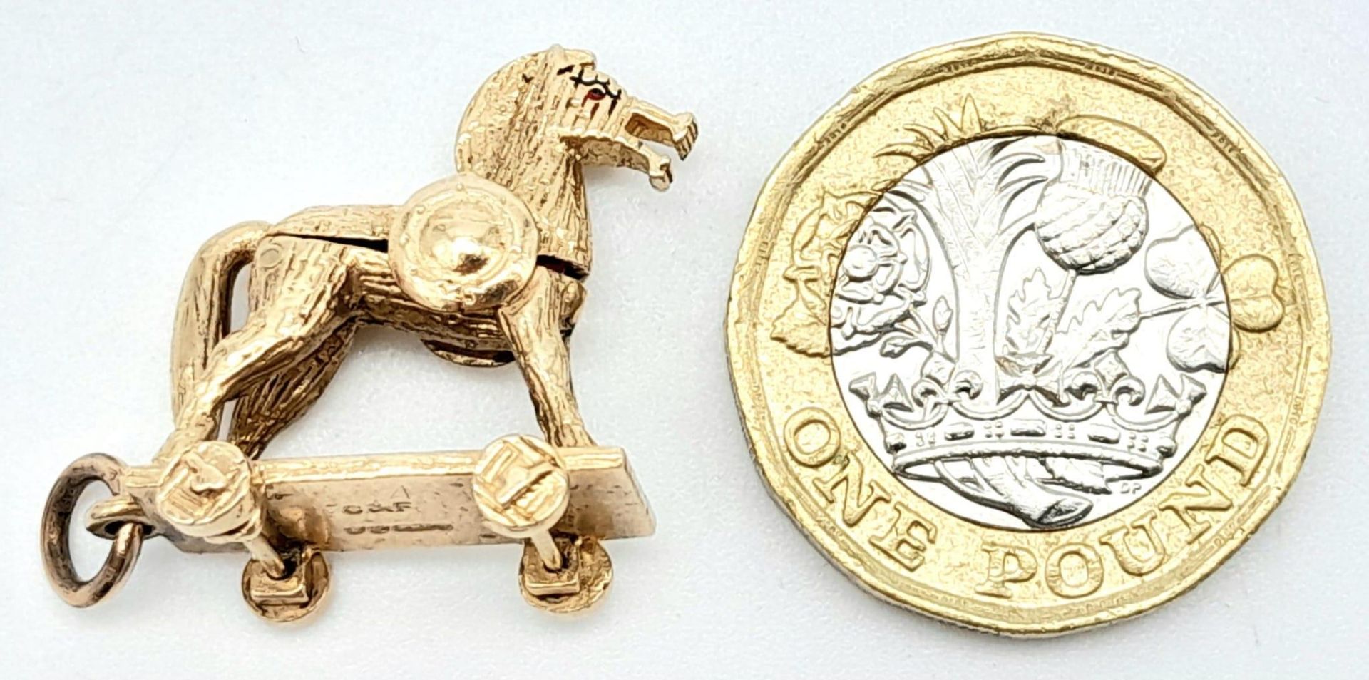 A 9K Yellow Gold Hobby Horse Charm. Opens to reveal soldiers. 2.4cm x 2.3cm, 5.8g total weight. Ref: - Image 5 of 6