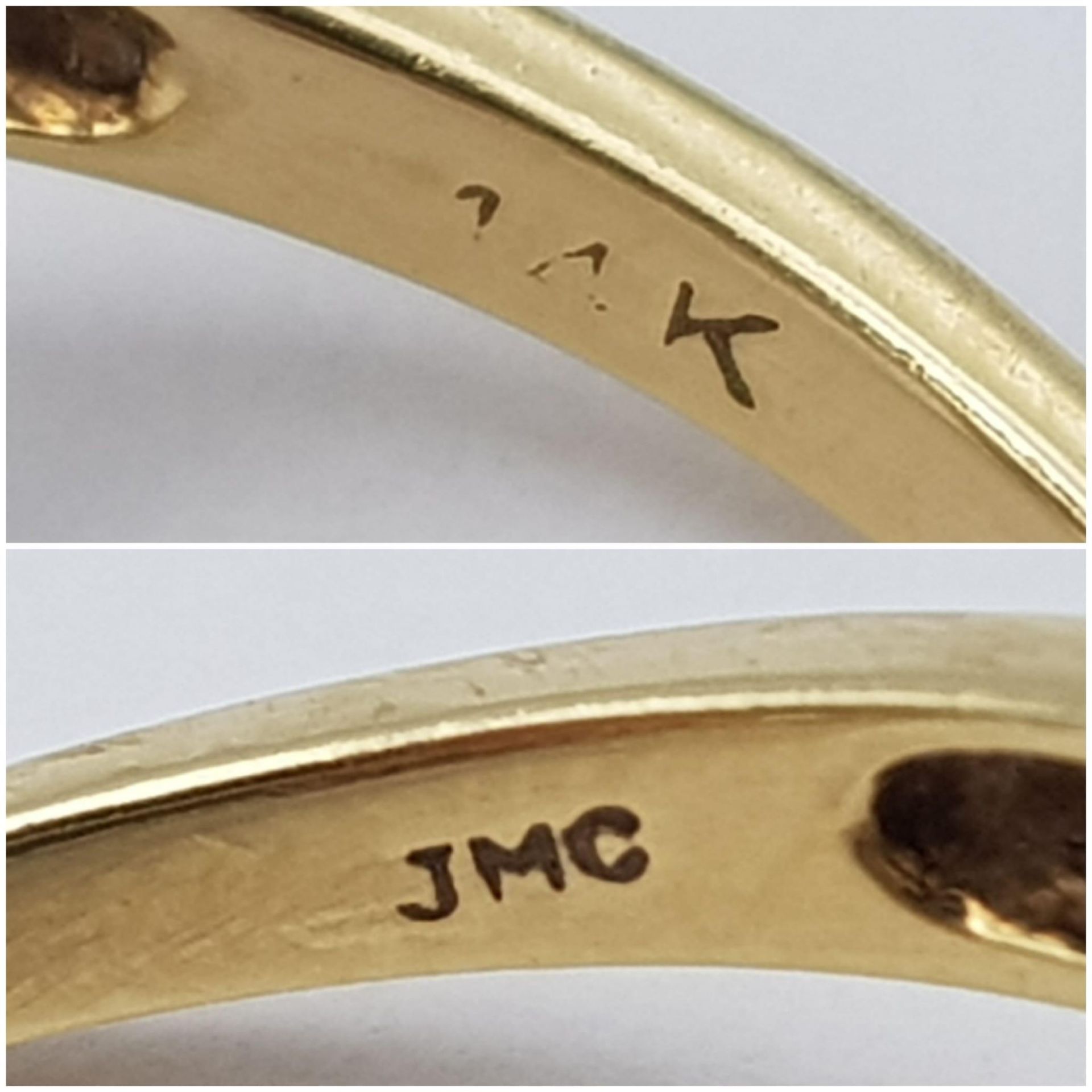 A 14K YELLOW GOLD DIAMOND SET FANCY TWIST RING. 0.20CT. 3.6G. SIZE O. - Image 5 of 5