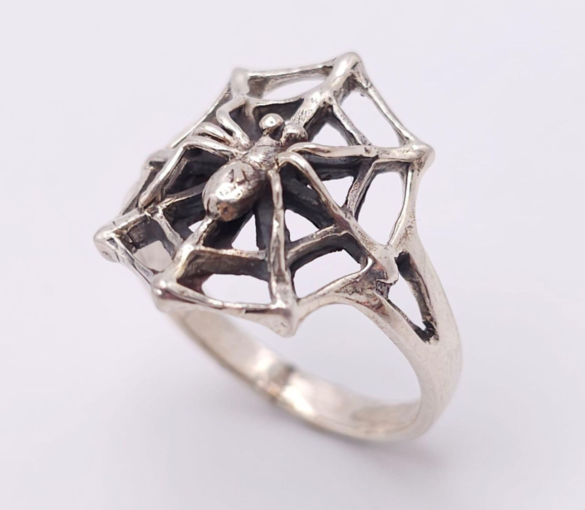 A Unique Vintage Sterling Silver Spider and Spider Web Ring Size Q. The Crown Measures 2cm Long - Image 5 of 10