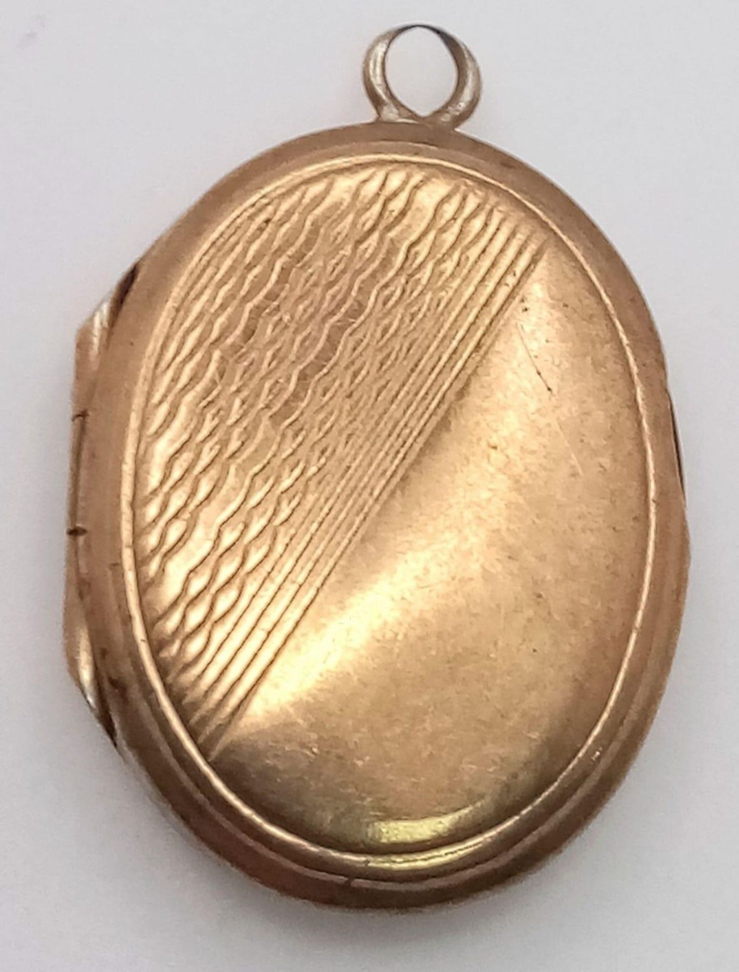 A Vintage 9K Gold Front and Back Locket. 2cm. 1.8g total weight. - Bild 3 aus 8