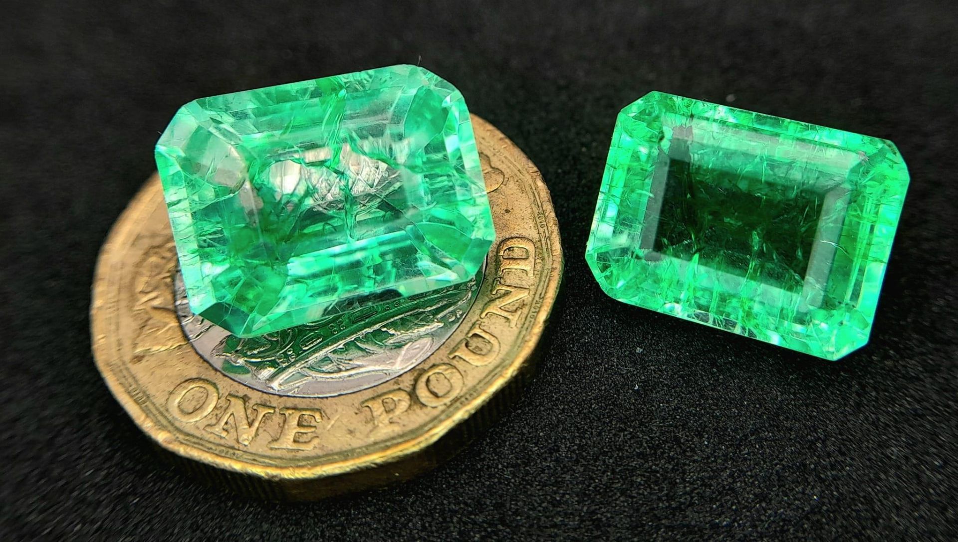 A very interesting pair of green quartz, emerald cut. Dimensions: 14 x 10 x 8mm, weight: 8 carats - Bild 4 aus 8