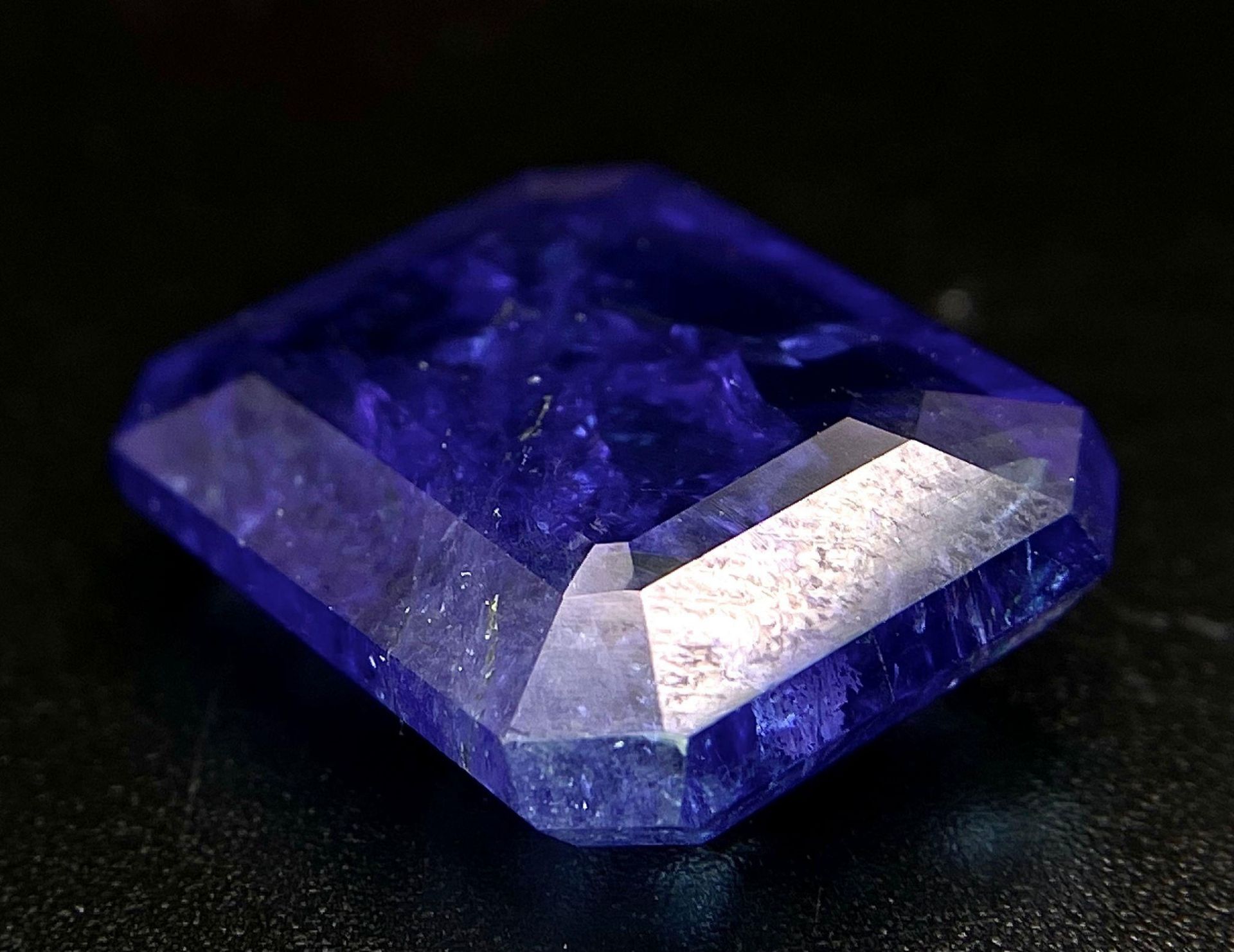 A 20.67ct Faceted Tanzanite Gemstone. Comes with the GFCO Certificate. Very Rare Large Size - Image 2 of 5