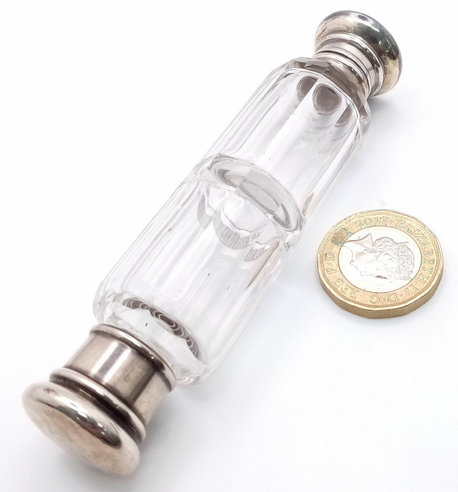 An Antique Victorian Double Ended Glass Scent Bottle. A screw top and hinged white metal lid at - Image 3 of 3