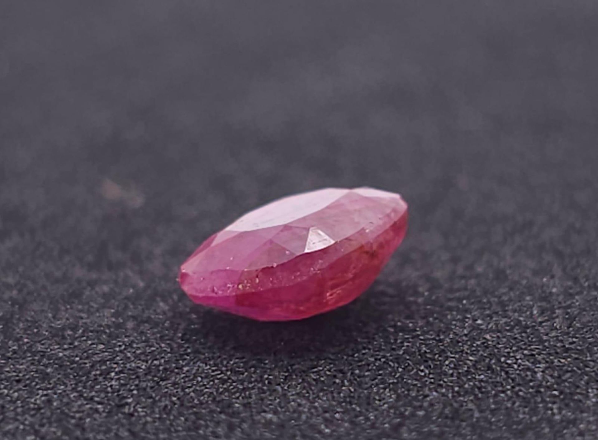 A 1.52ct Burma Untreated Ruby, in the Cushion Shape. Comes with the GFCO Swiss Certificate. ref: - Bild 4 aus 6