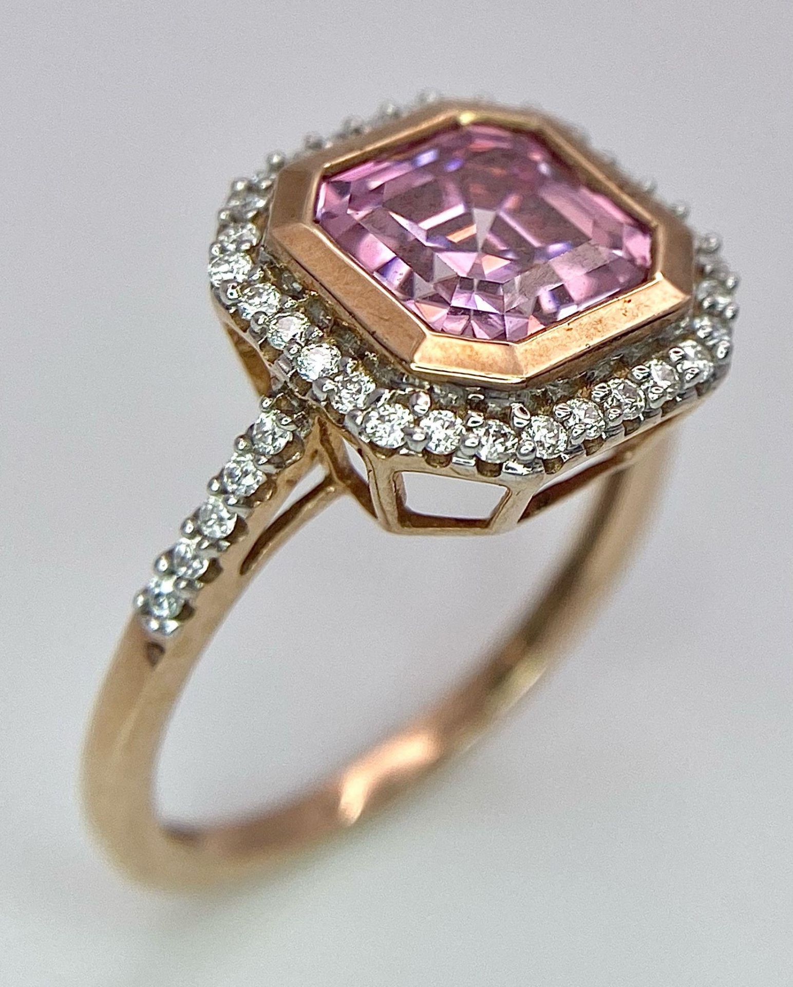 A 9K Rose Gold Pink Stone Set Cocktail Ring. Size N1/2, 3g total weight. Ref: 8409 - Image 3 of 7