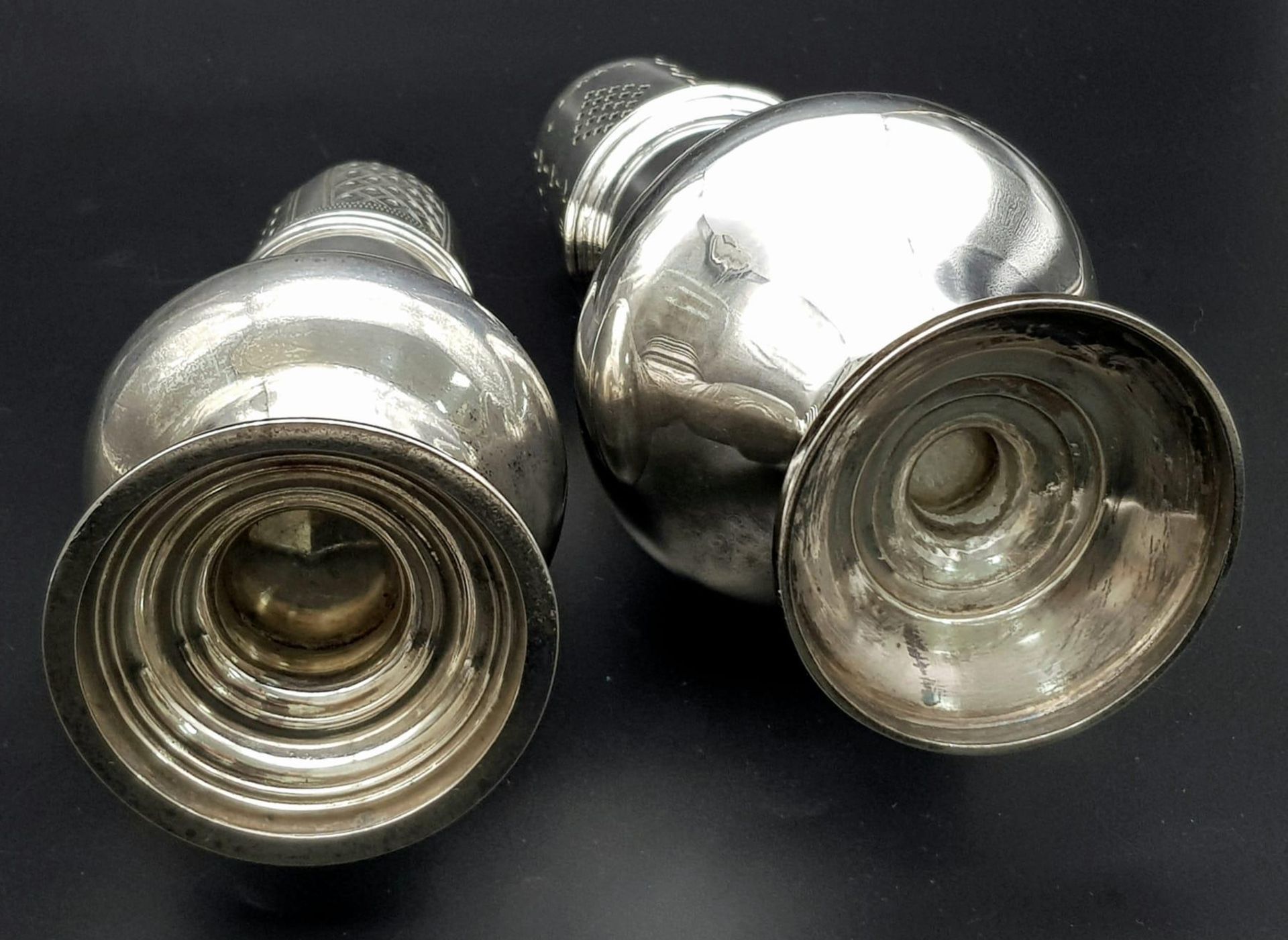 2X antique sterling silver sugar casters with different sizes. The big one come with full - Bild 6 aus 10