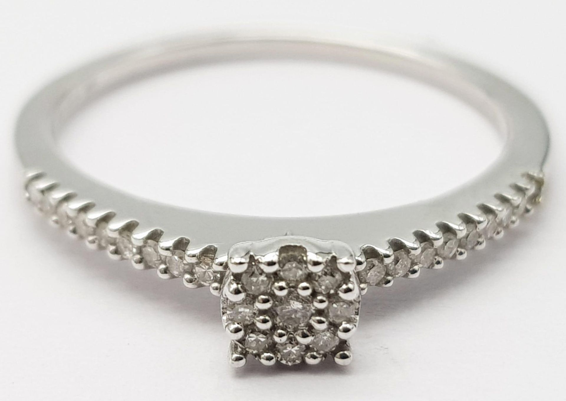 9K White Gold Diamond Cluster Ring (missing an end stone on one shoulder), approx 0.15ct diamond - Bild 2 aus 4
