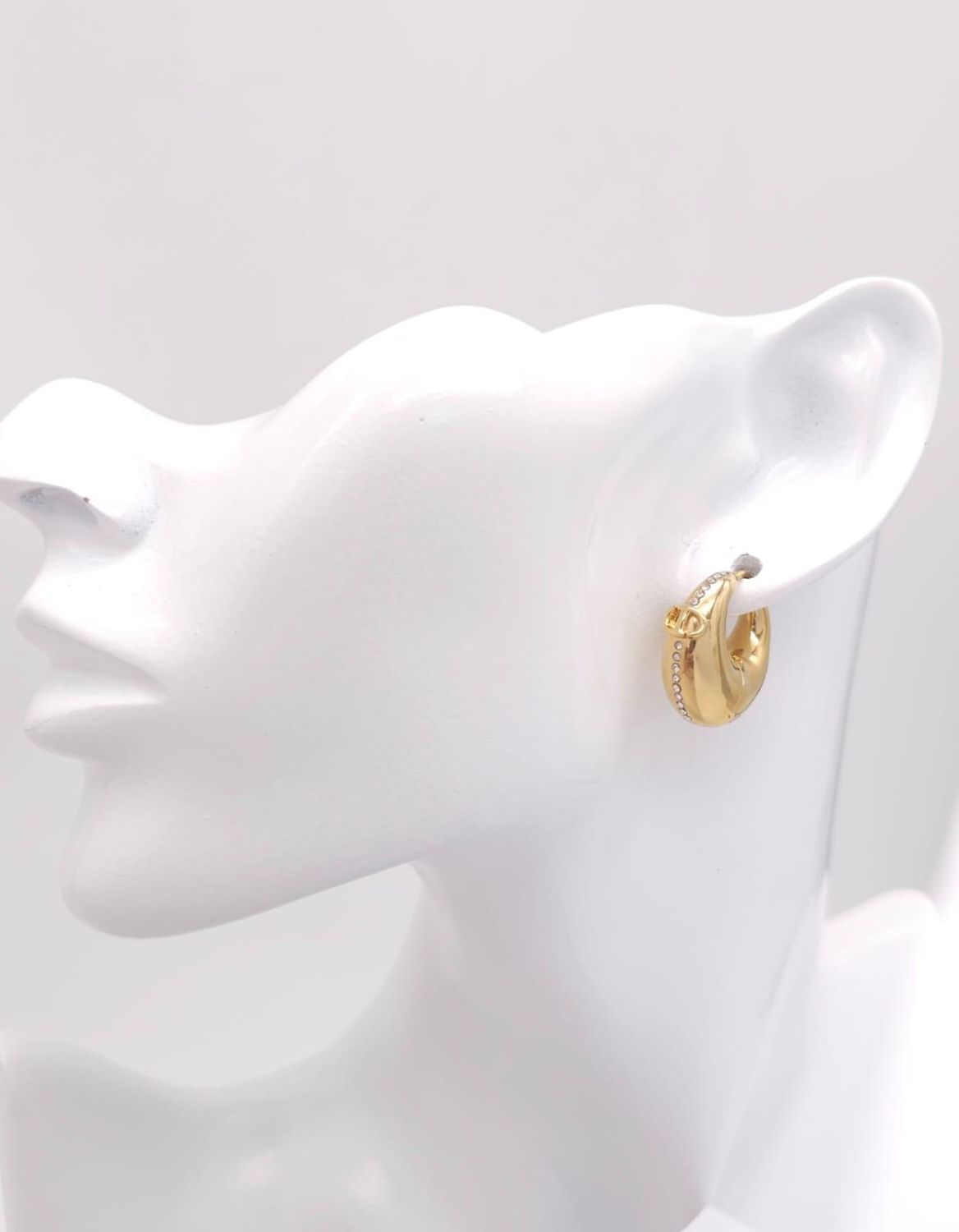 A gold plated DIOR pair of earrings with cubic zirconia. Dimensions: 21 x 22 x 10 mm. - Image 12 of 12