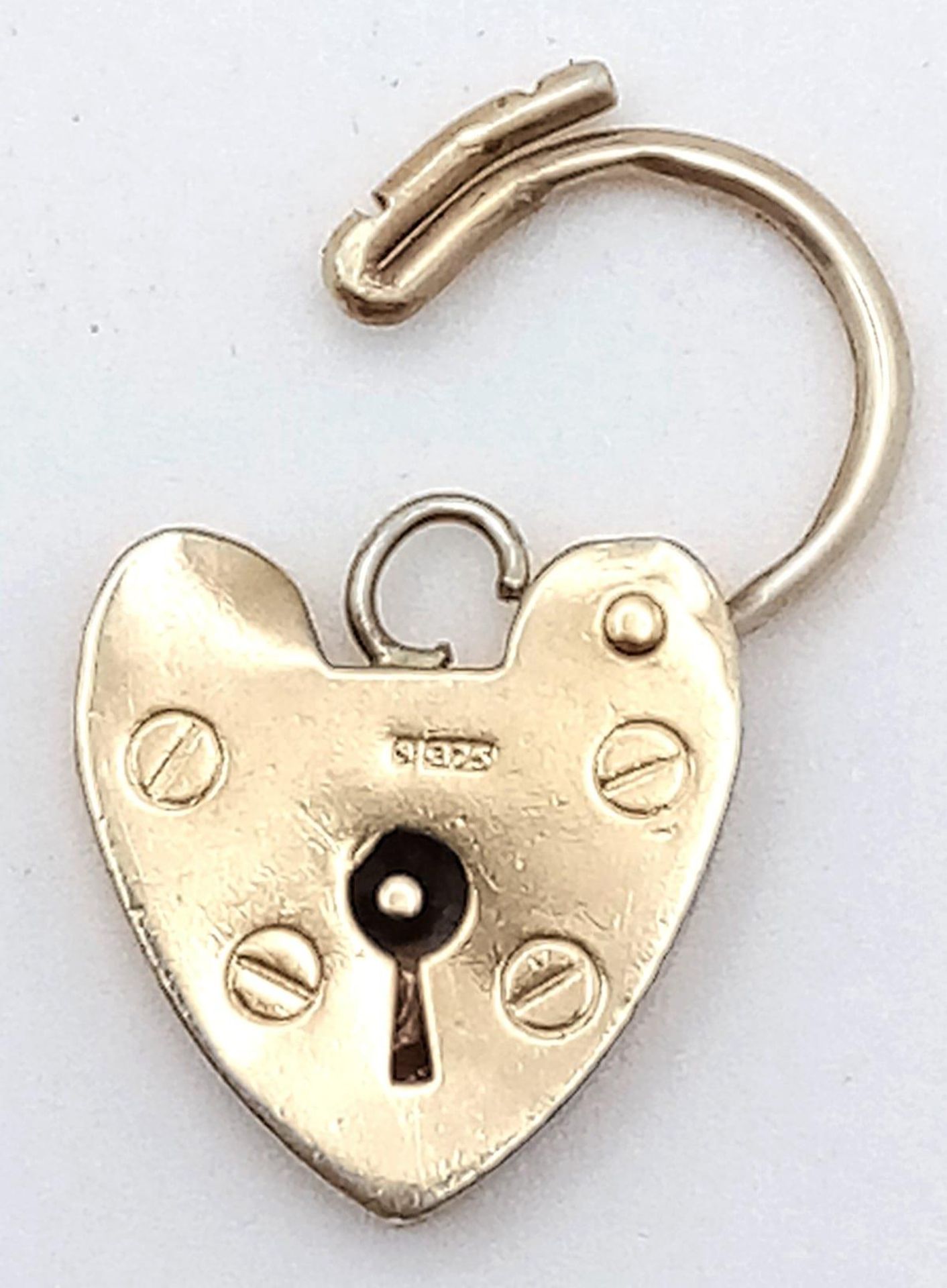 A 9K Yellow Gold Heart Clasp. 1.16g - Image 3 of 5
