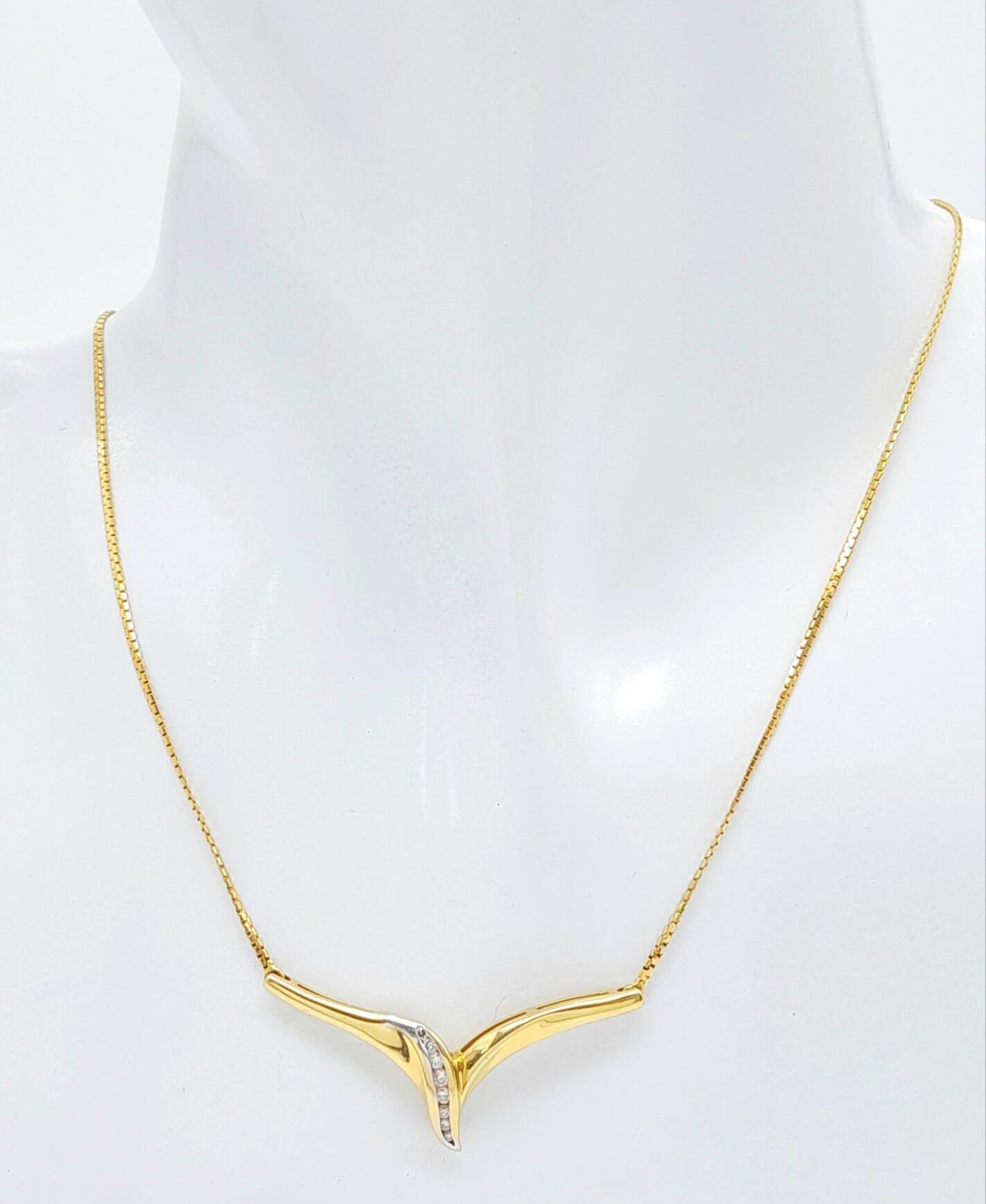 An 18K Yellow Gold Necklace with Attached 18K and Diamond Chevron Pendant. 40cm. 6.3g
