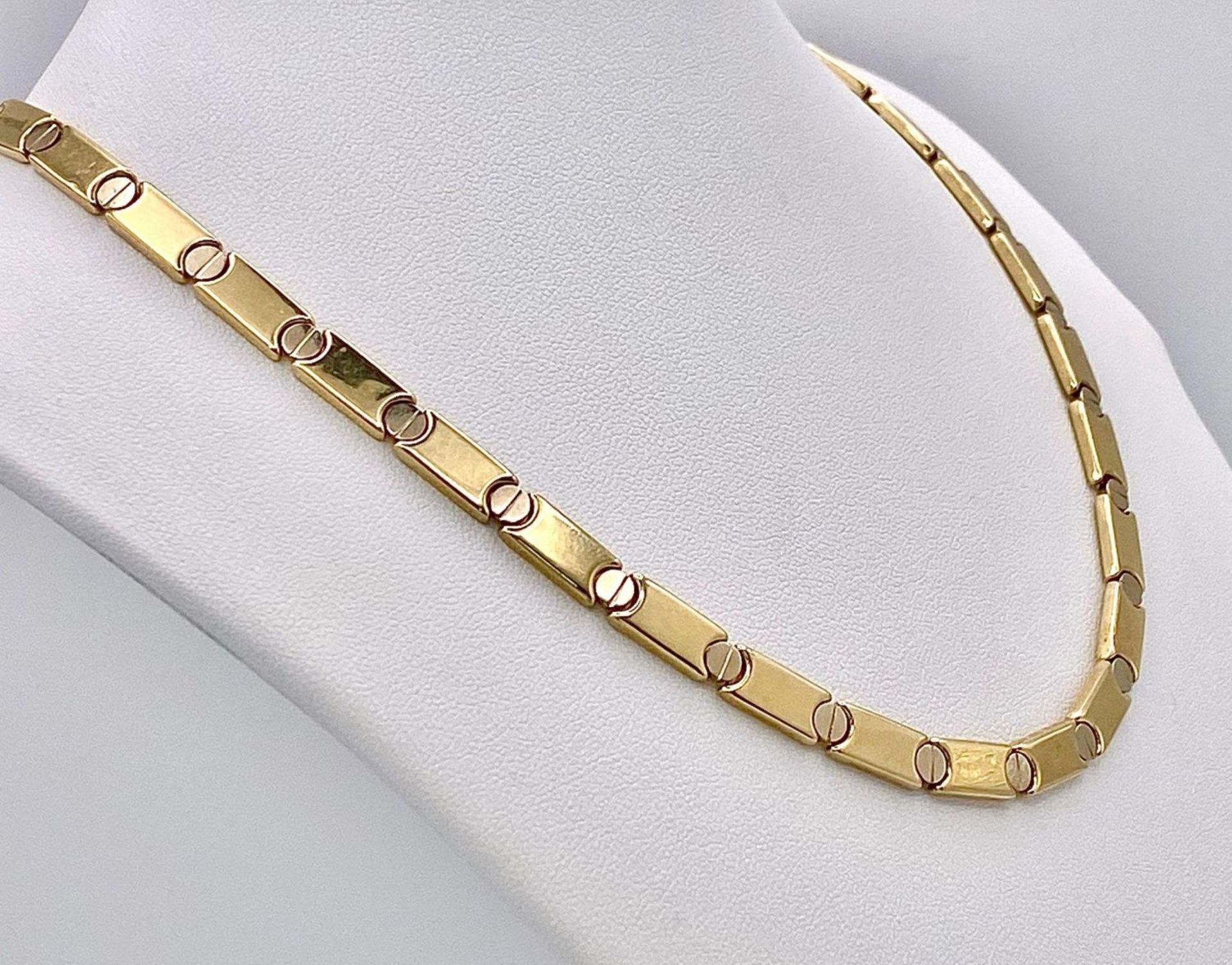 A 14k Yellow Gold Articulated Bar-Link Necklace. Stylish links with screw-esque spacers. 42cm - Image 7 of 12