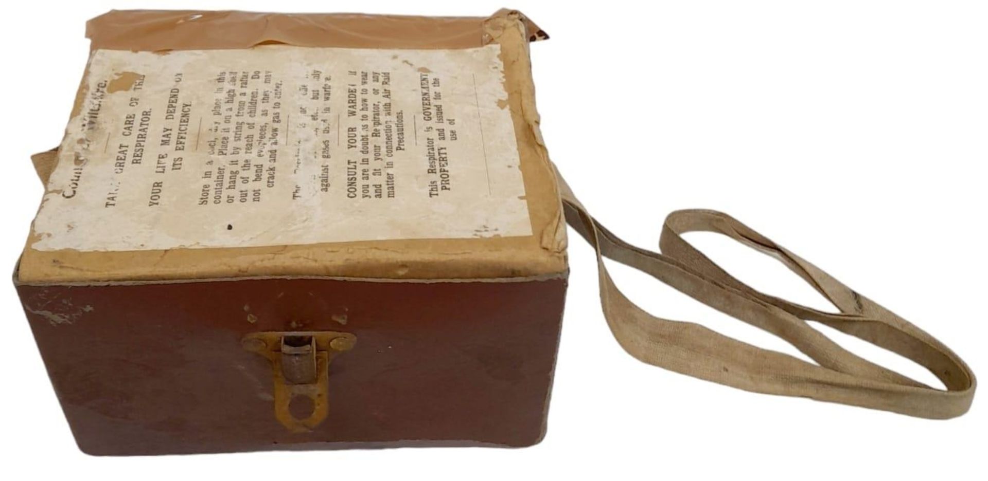 A WW2 ‘Wiltshire Council’ Issued Civil Defence Gas Mask/Respirator in its Carry box with - Bild 3 aus 4
