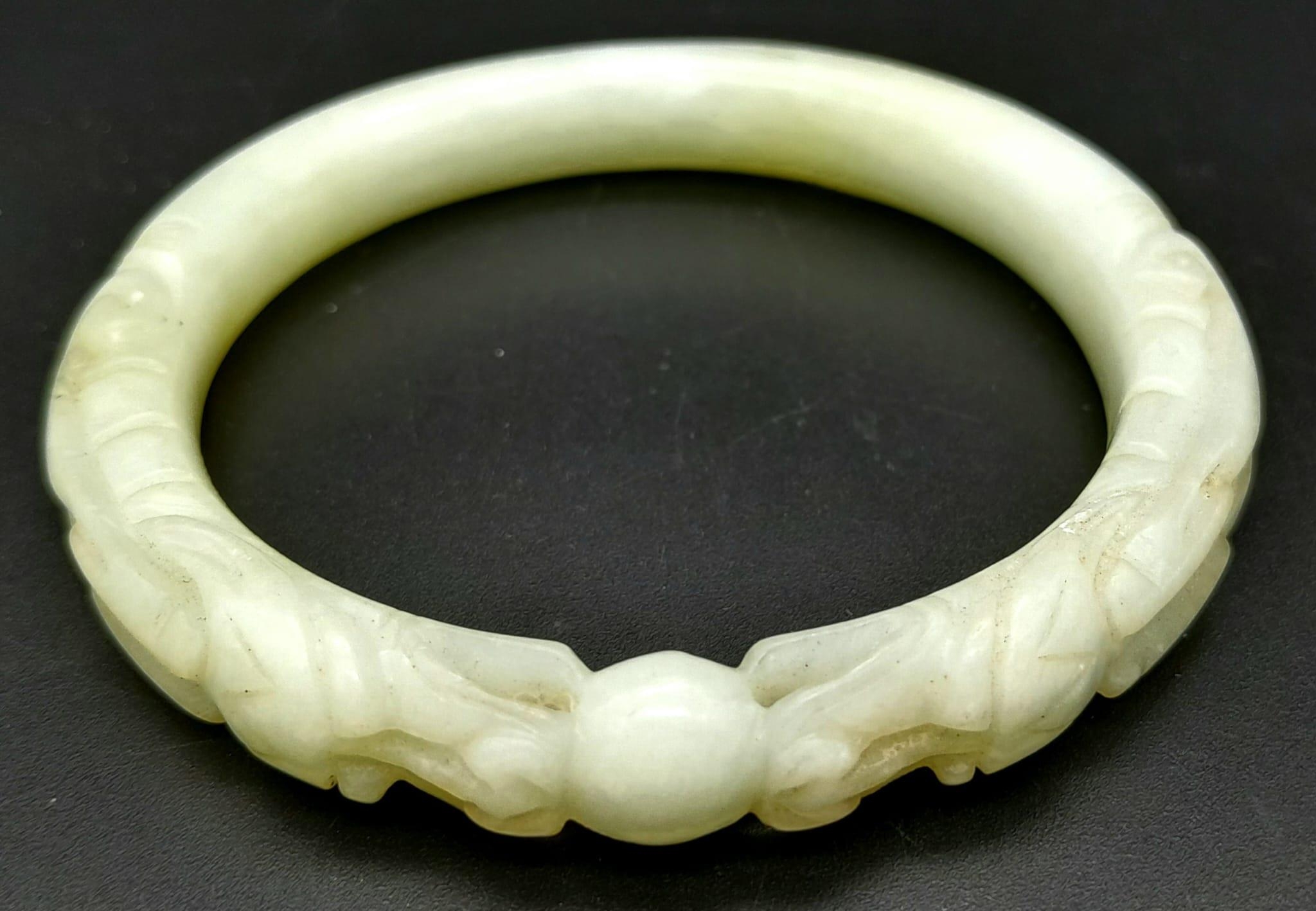 An Antique Chinese Pale Green Double Dragon Jade Bangle. 63mm inner diameter. - Image 2 of 4