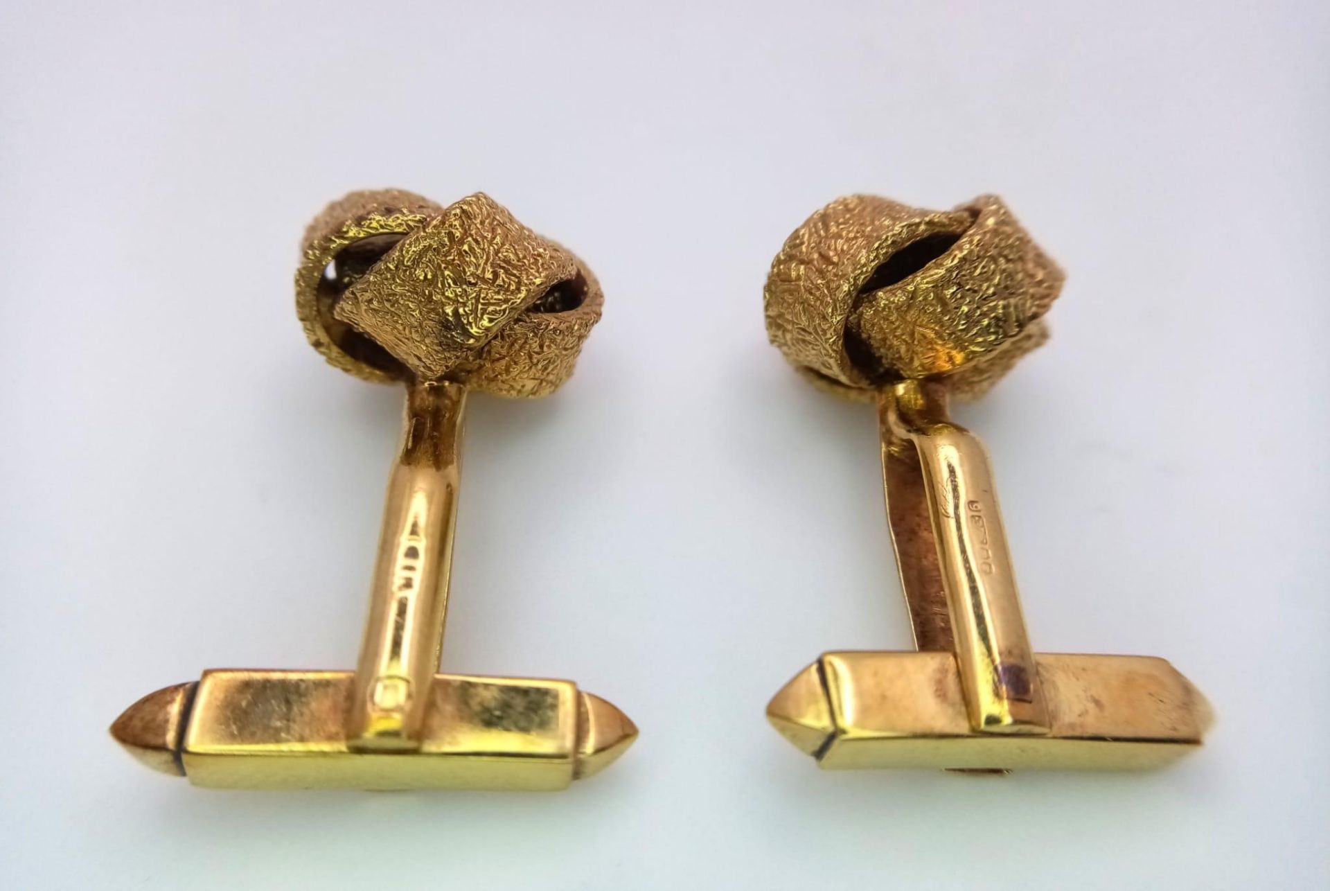 A Pair of Vintage 9K Yellow Gold Knot Cufflinks. 16.6g weight. - Image 4 of 5