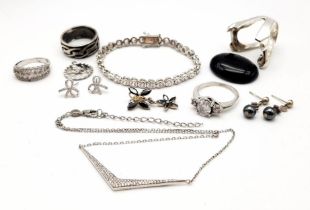 SELECTION OF 10 SILVER ITEMS 2 PAIRS OF EARRINGS, 2 PENDANTS, 4 RINGS, 1 BRACELET AND 1 NECKLACE