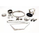 SELECTION OF 10 SILVER ITEMS 2 PAIRS OF EARRINGS, 2 PENDANTS, 4 RINGS, 1 BRACELET AND 1 NECKLACE