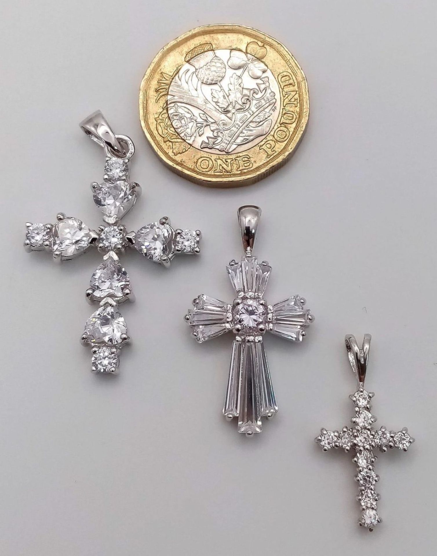 3 X STERLING SILVER STONE SET CROSSES PENDANTS, WEIGHT 8.1G, SEE PHOTOS FOR DETAILS - Image 12 of 12