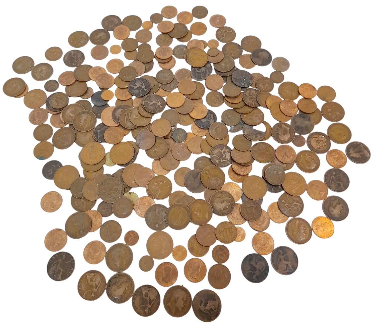 A Large Collection of Vintage and Antique British and Foreign Low Denomination Copper and Bronze - Image 4 of 6