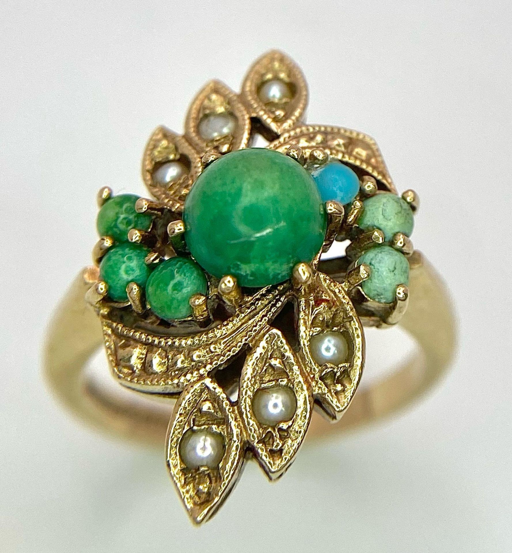 A VINTAGE 9K GOLD RING DECORATED WITH TUQUOISE AND SEED PEARLS 5gms size L - Image 2 of 11