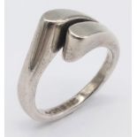 A 925 silver crossover ring. Total weight 6G. Size L/M.